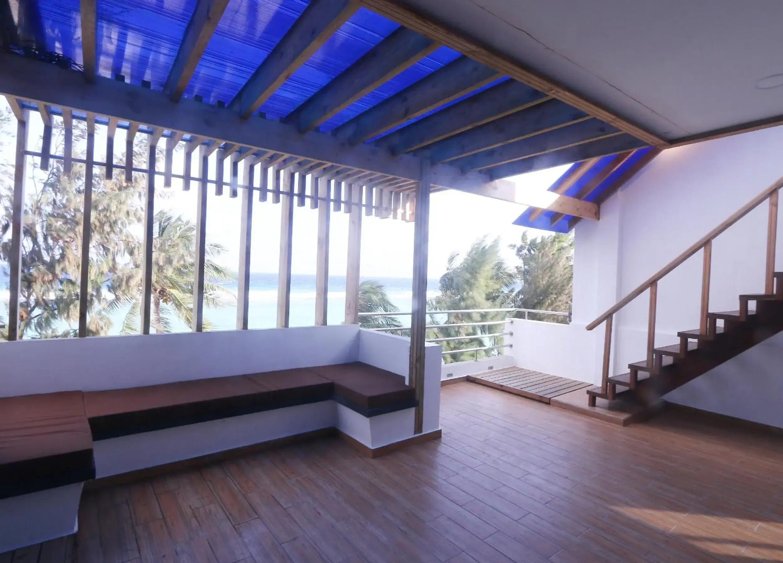 Balcony/Terrace, Bed in Ripple Beach Inn Balcony/Terrace, Bed in Ripple Beach Inn