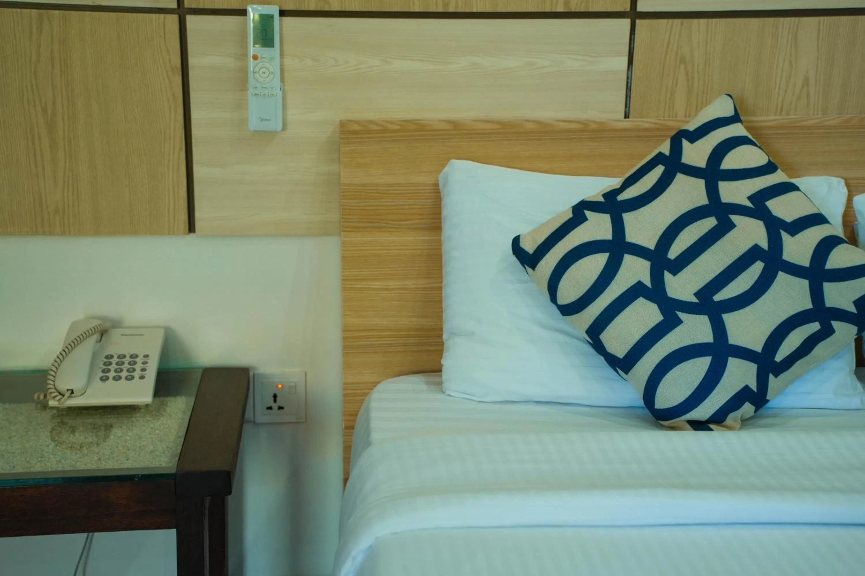 Bed in Ripple Beach Inn