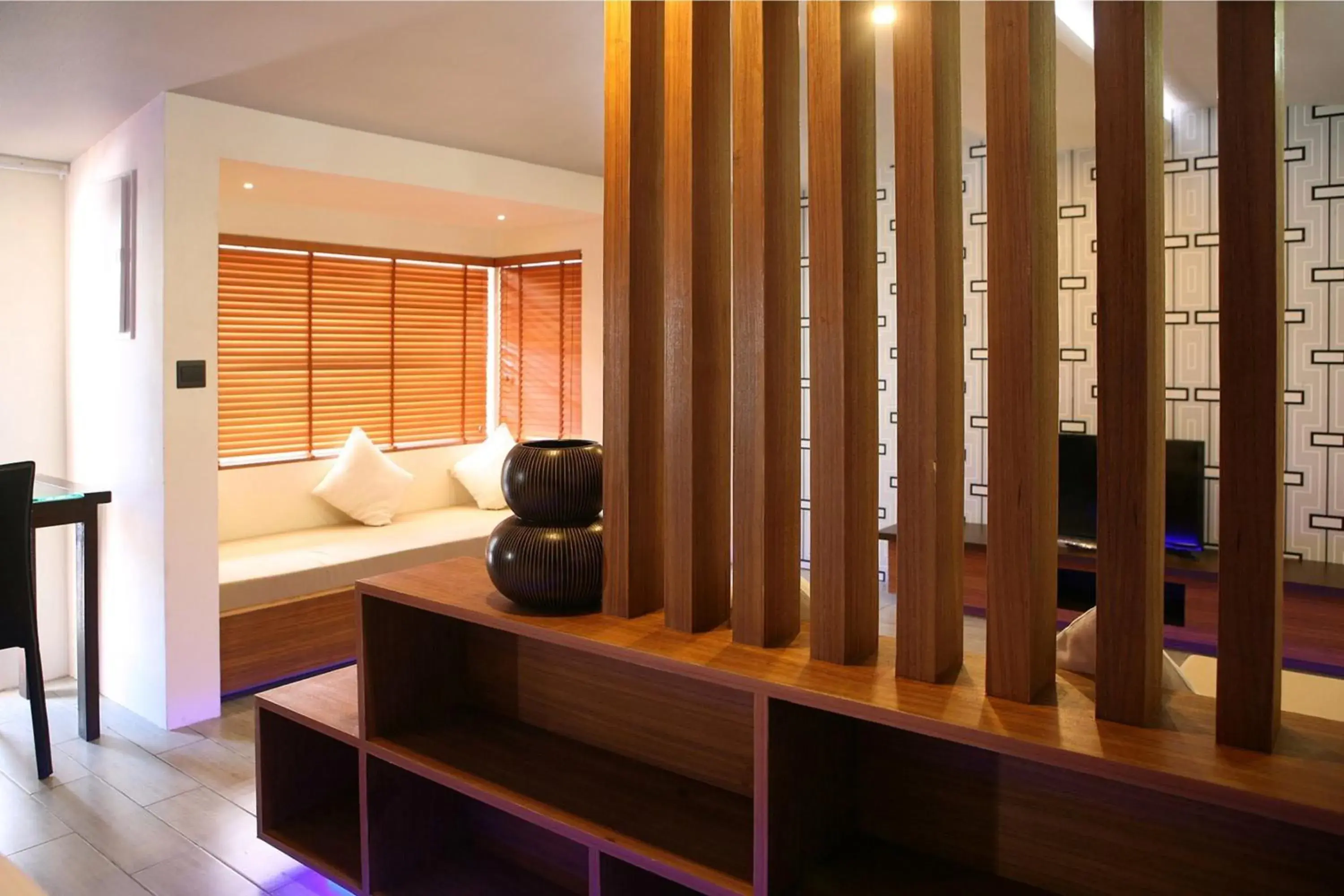 Seating area, Bed in Ripple Beach Inn Seating area, Bed in Ripple Beach Inn