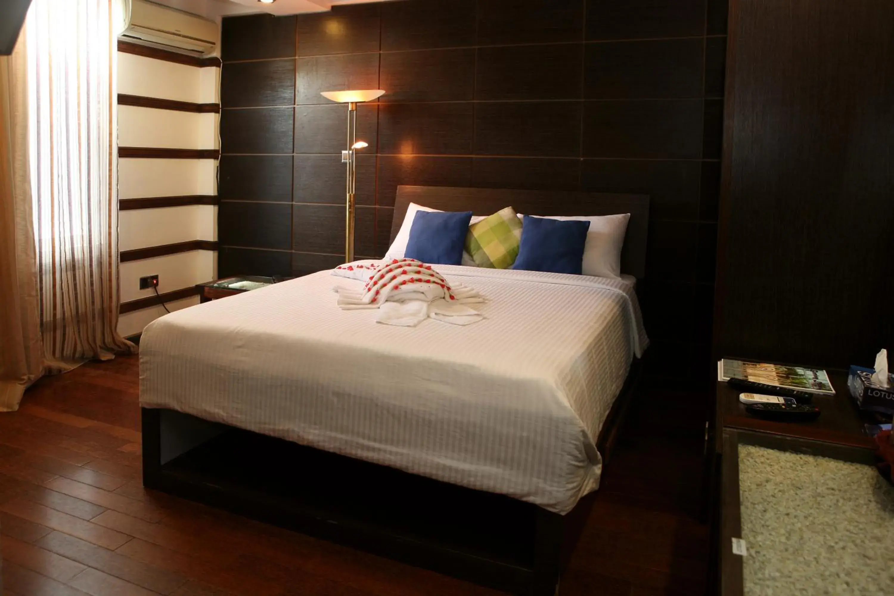 Bed in Ripple Beach Inn Bed in Ripple Beach Inn