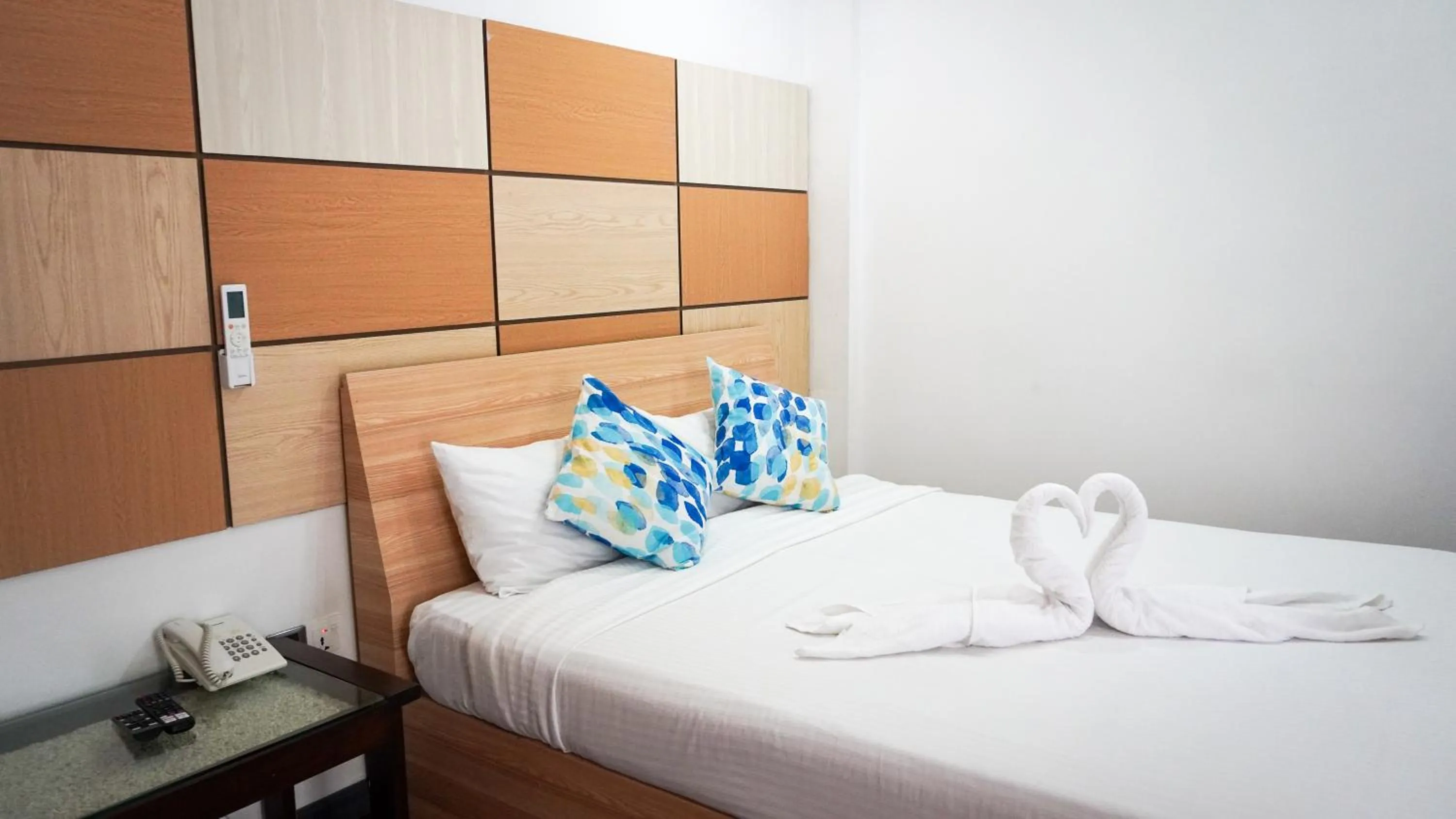 Bed in Ripple Beach Inn