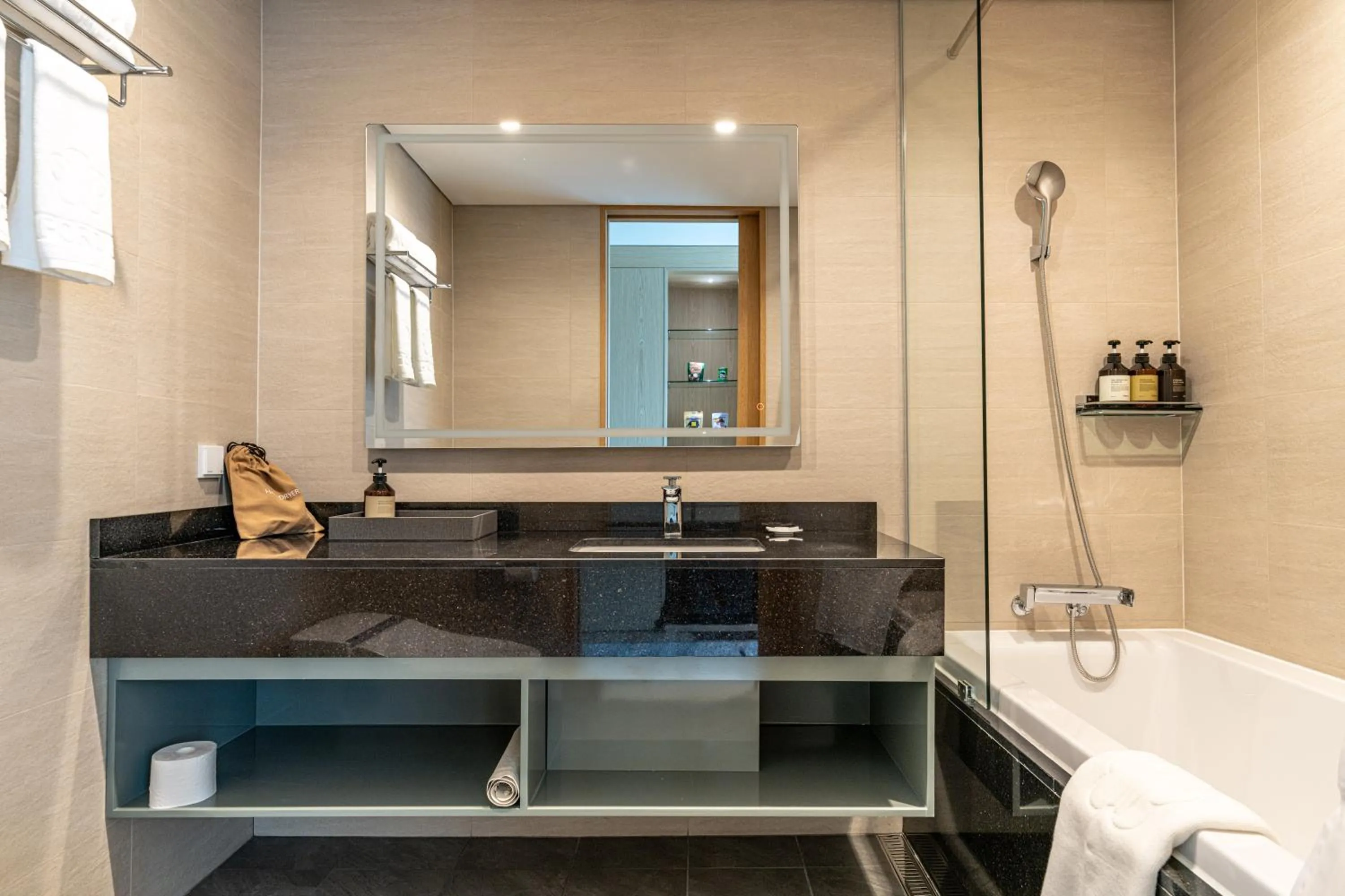 Bathroom in Stanford hotel Andong