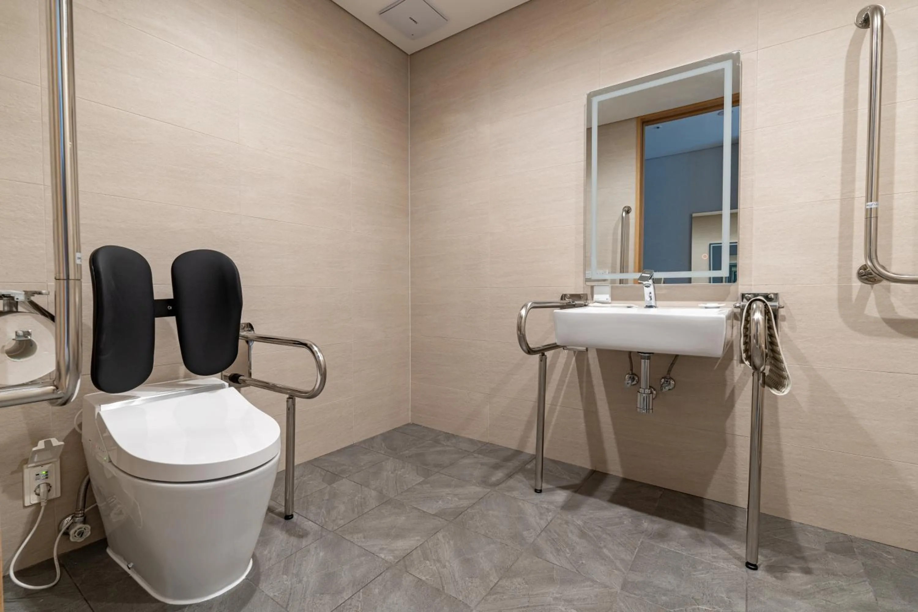 Toilet in Stanford hotel Andong