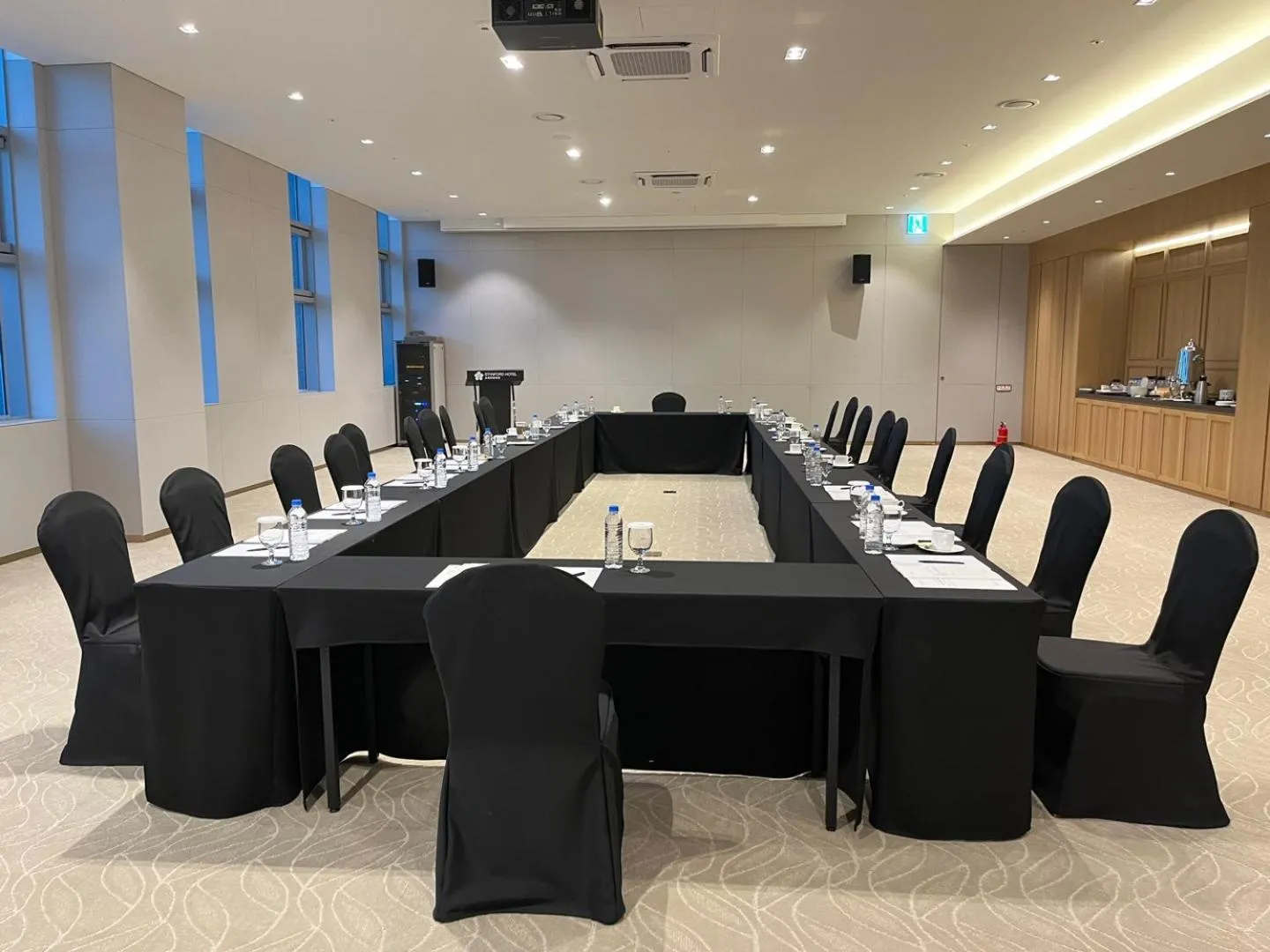 Business facilities in Stanford hotel Andong