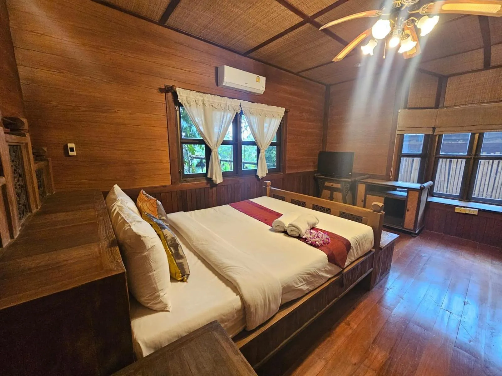 Bed in Insda Wellness Resort