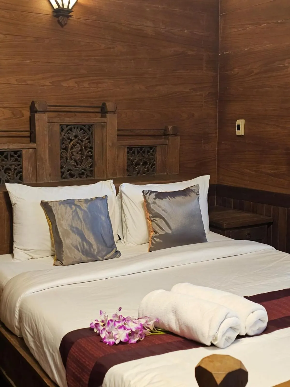 Bed in Insda Wellness Resort