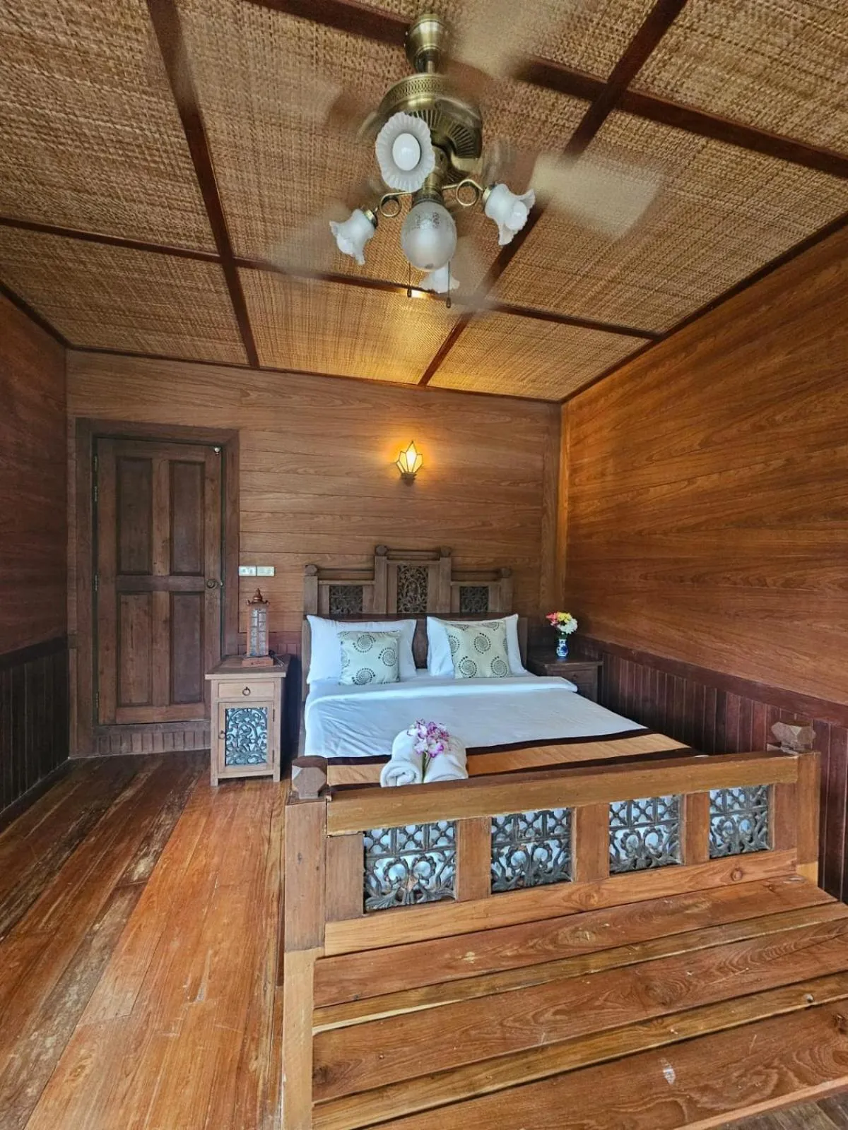 Bed in Insda Wellness Resort
