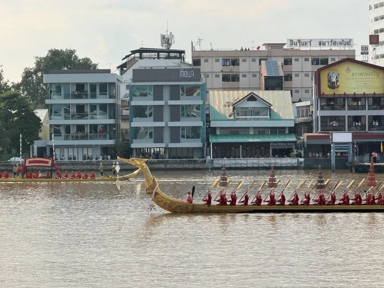 Property building in Mowa Bangkok Property building in Mowa Bangkok