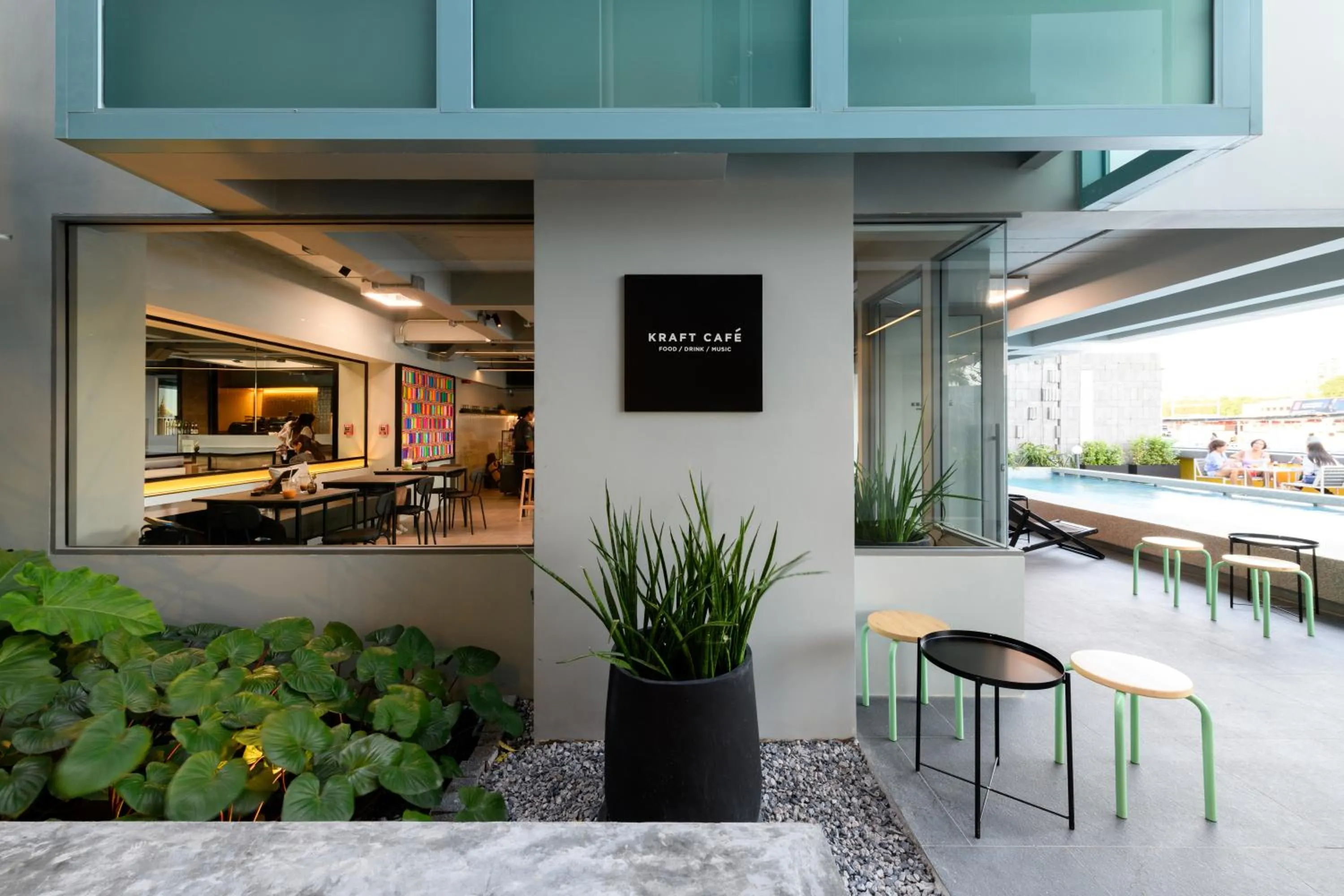 Restaurant/places to eat in Mowa Bangkok