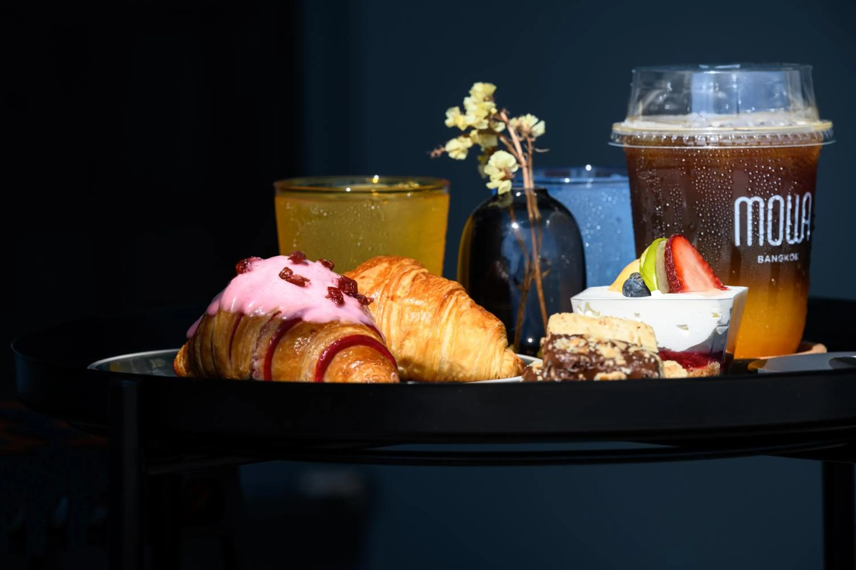 Food and drinks in Mowa Bangkok