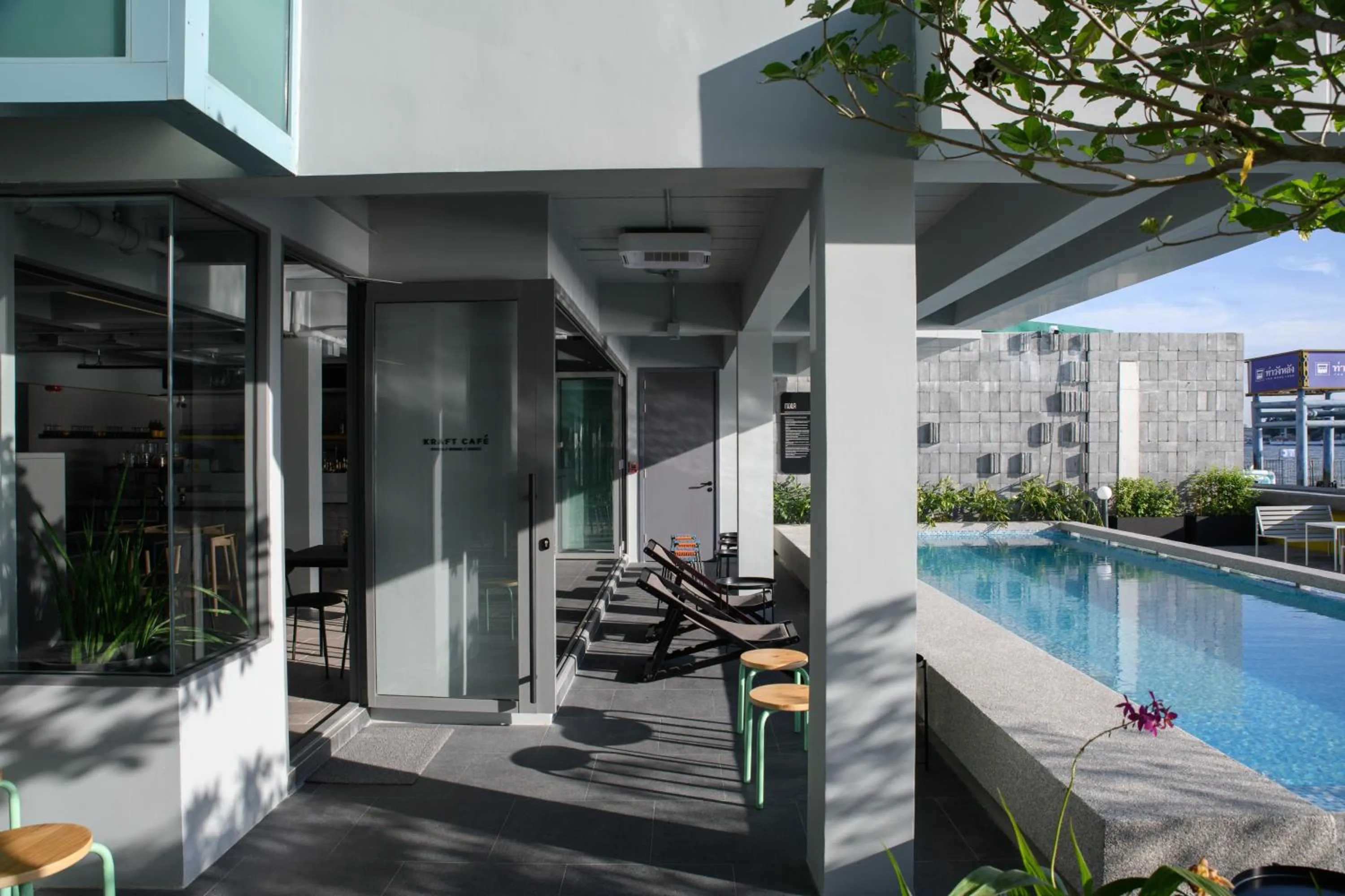 Restaurant/places to eat in Mowa Bangkok