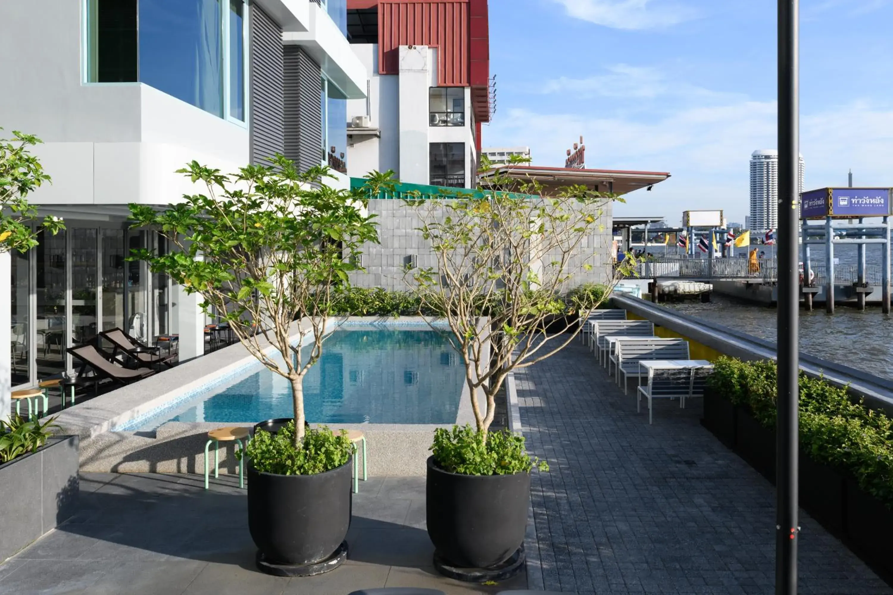 Swimming pool in Mowa Bangkok Swimming pool in Mowa Bangkok