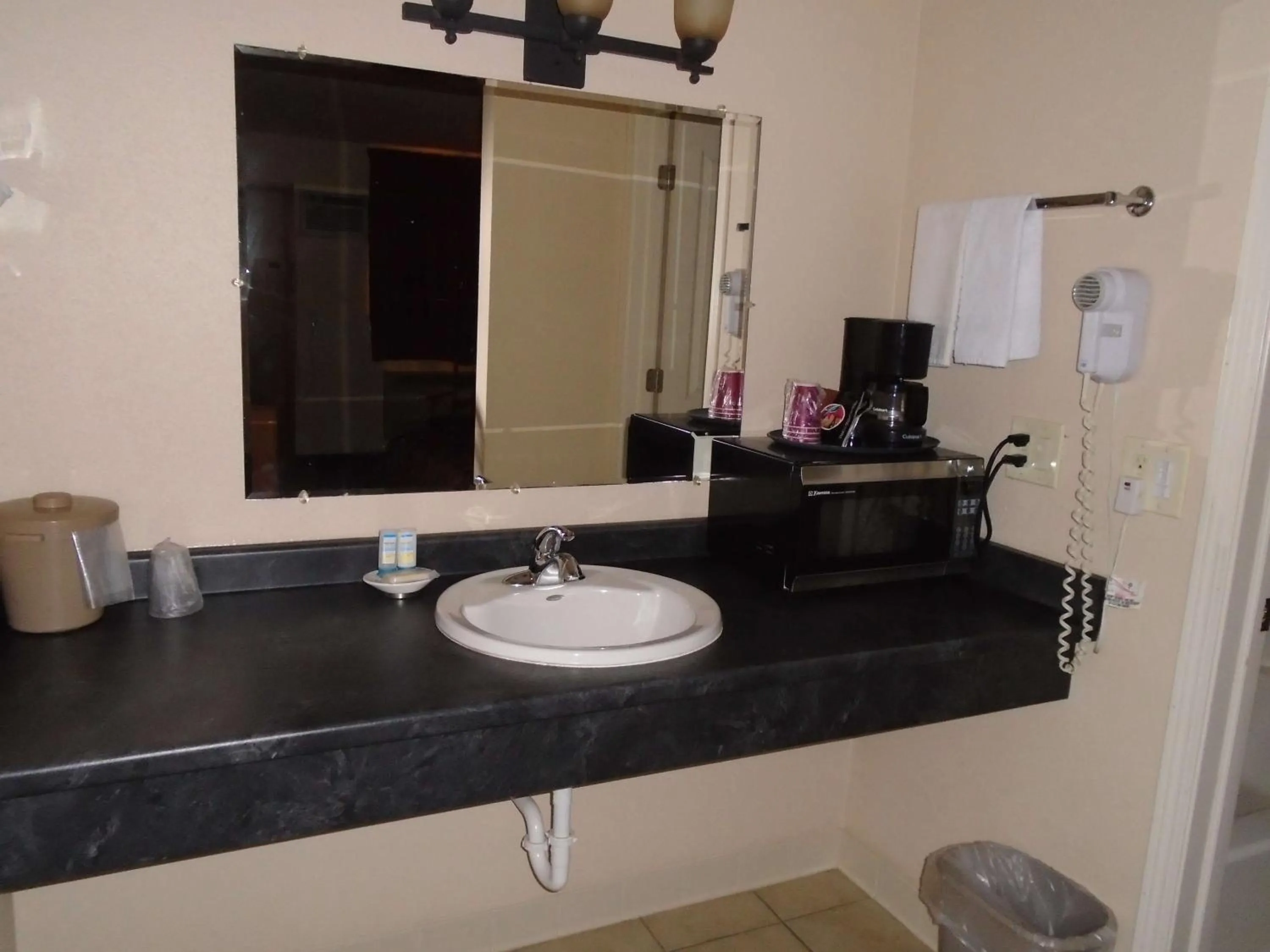 Bathroom in Arrowhead Inn New Salem