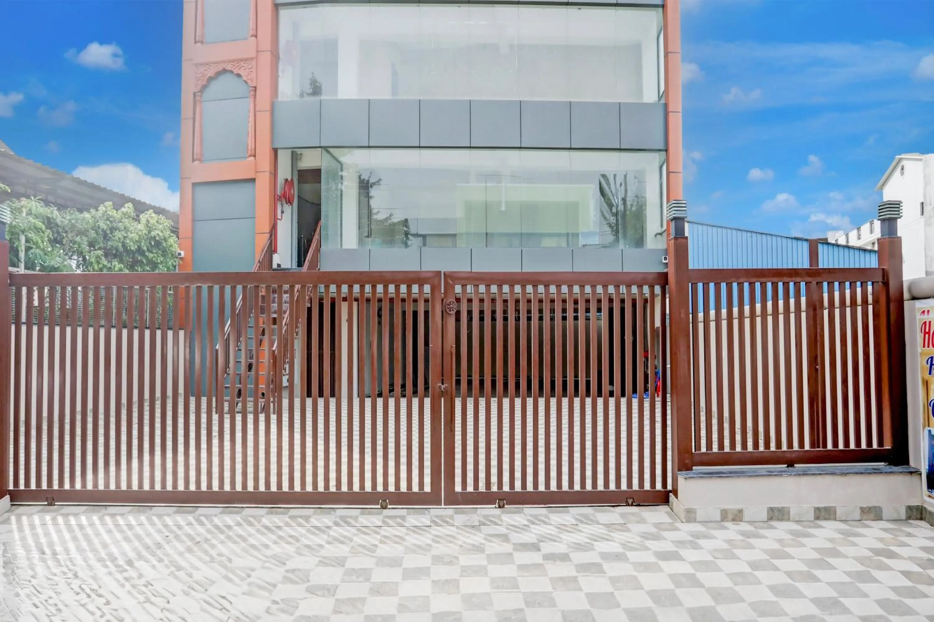 Facade/entrance in Collection O Elite