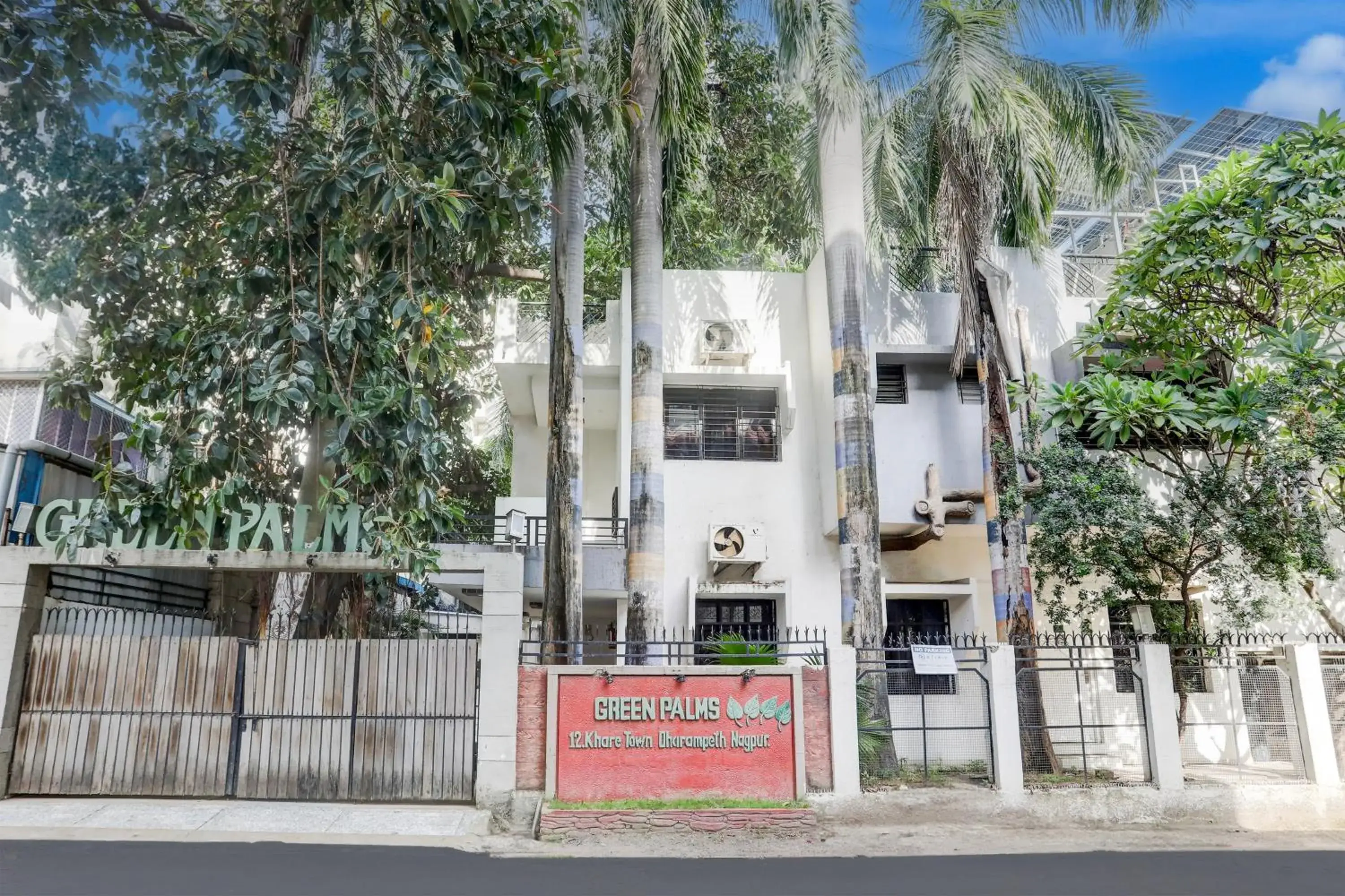 Facade/entrance in Hotel O GREEN PALMS Facade/entrance in Hotel O GREEN PALMS