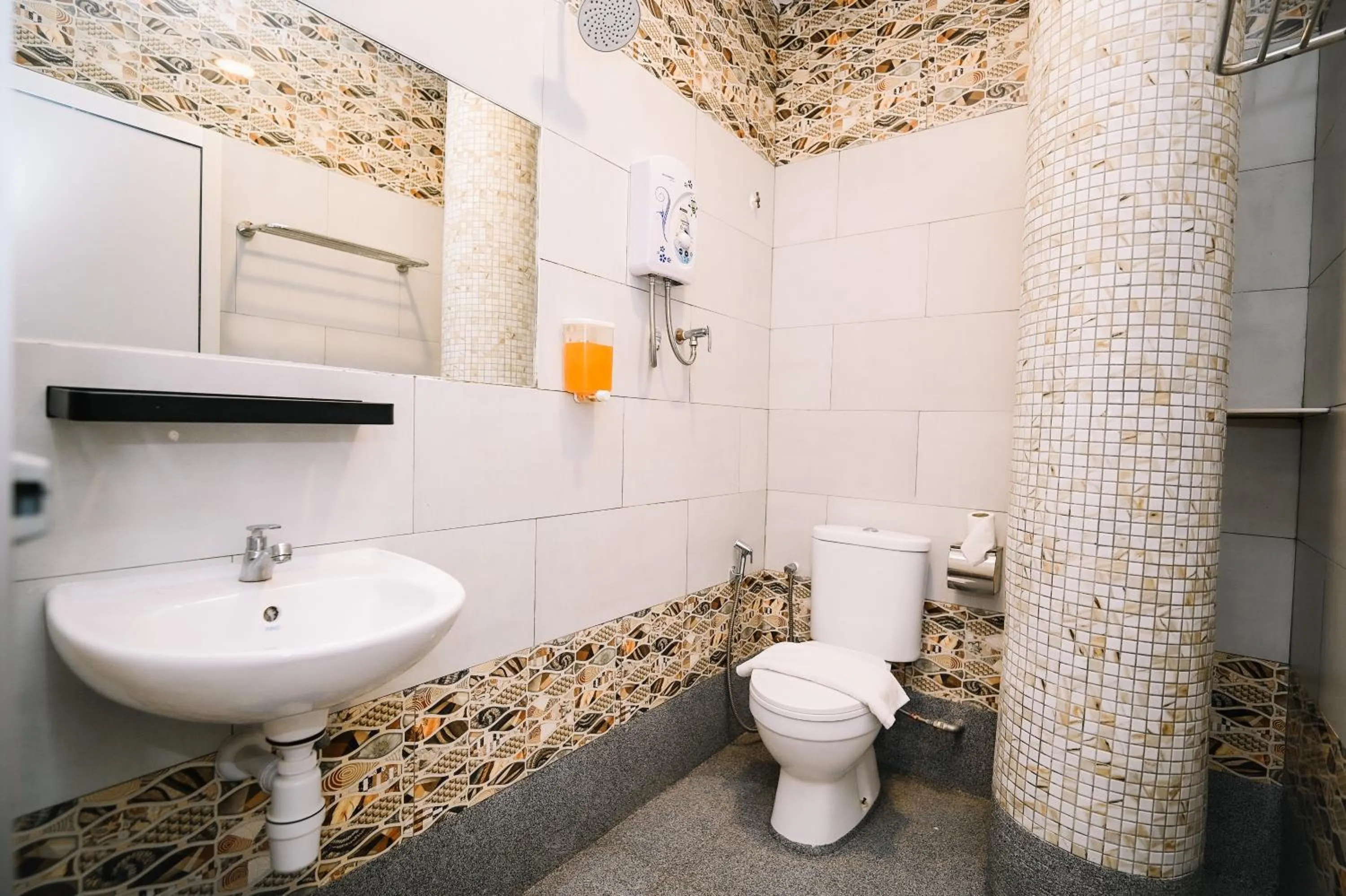 Shower in Swing & Pillows - Kota Warisan, Sepang