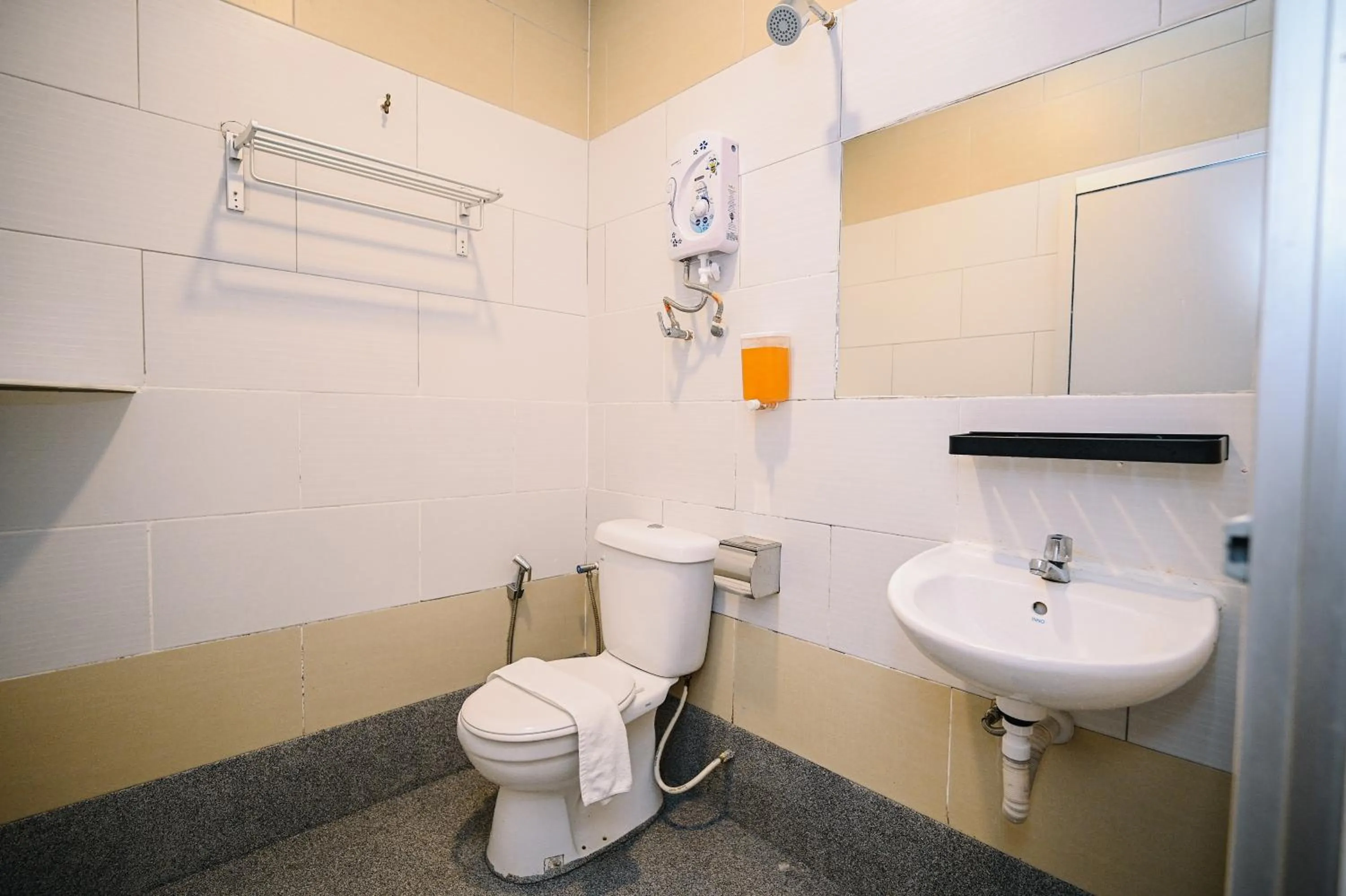 Shower in Swing & Pillows - Kota Warisan, Sepang