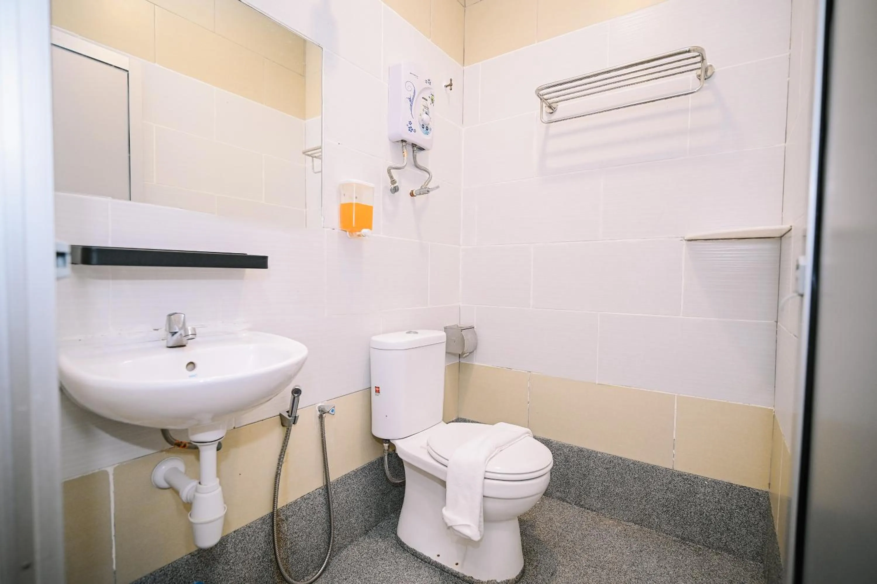 Shower in Swing & Pillows - Kota Warisan, Sepang