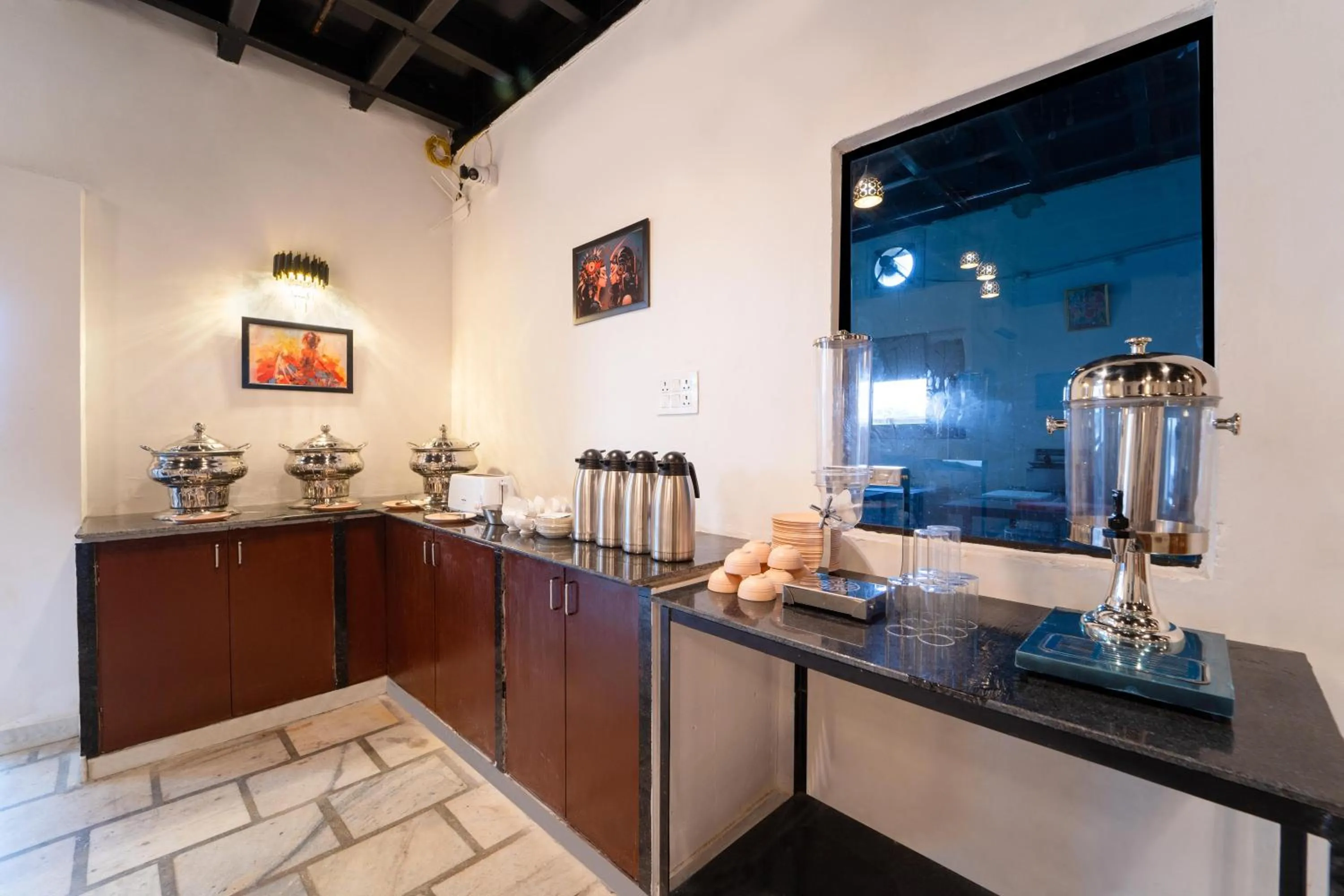 Restaurant/places to eat in Treebo Blu Vvu