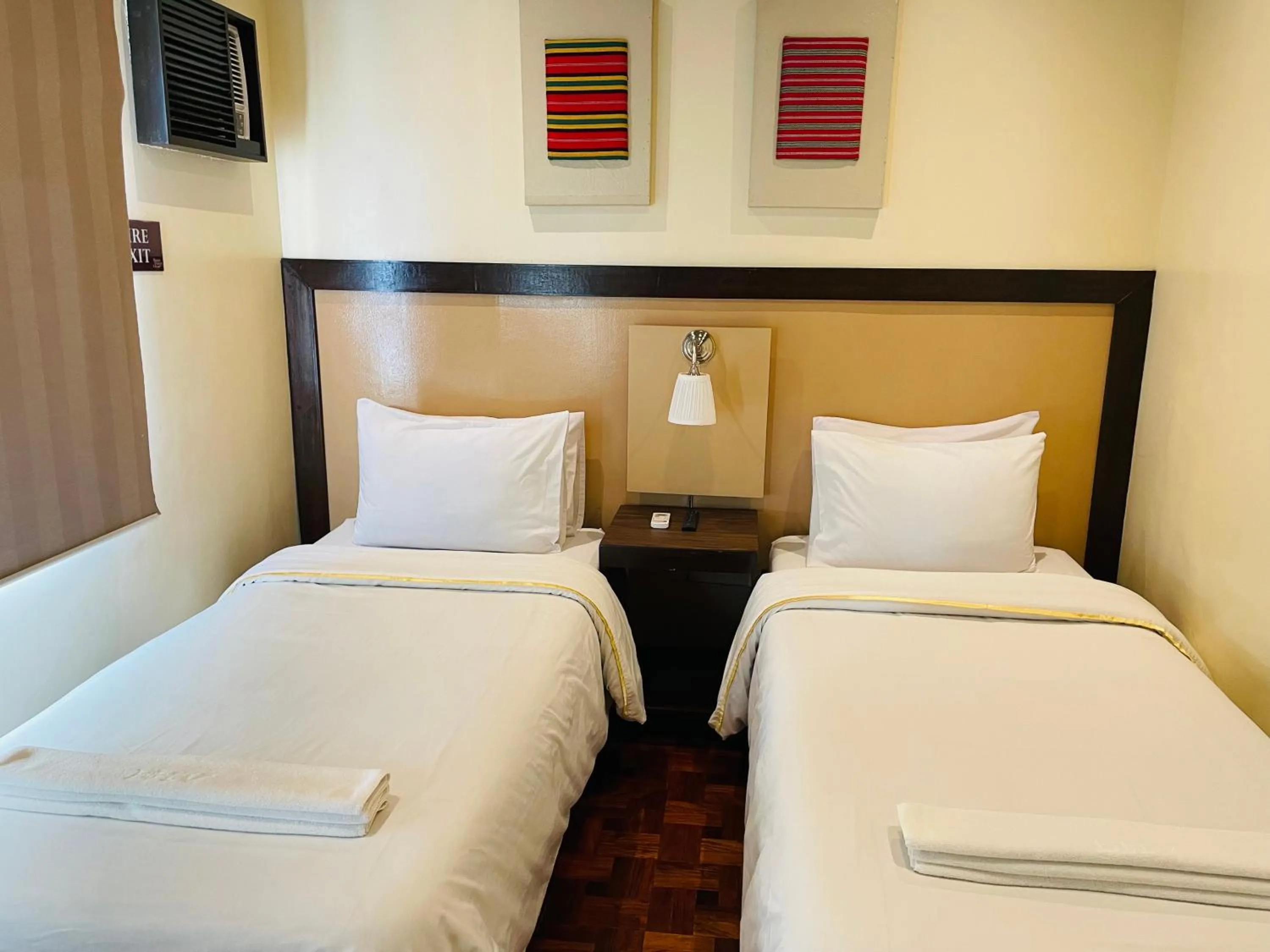 Bed in Baguio Holiday Villas