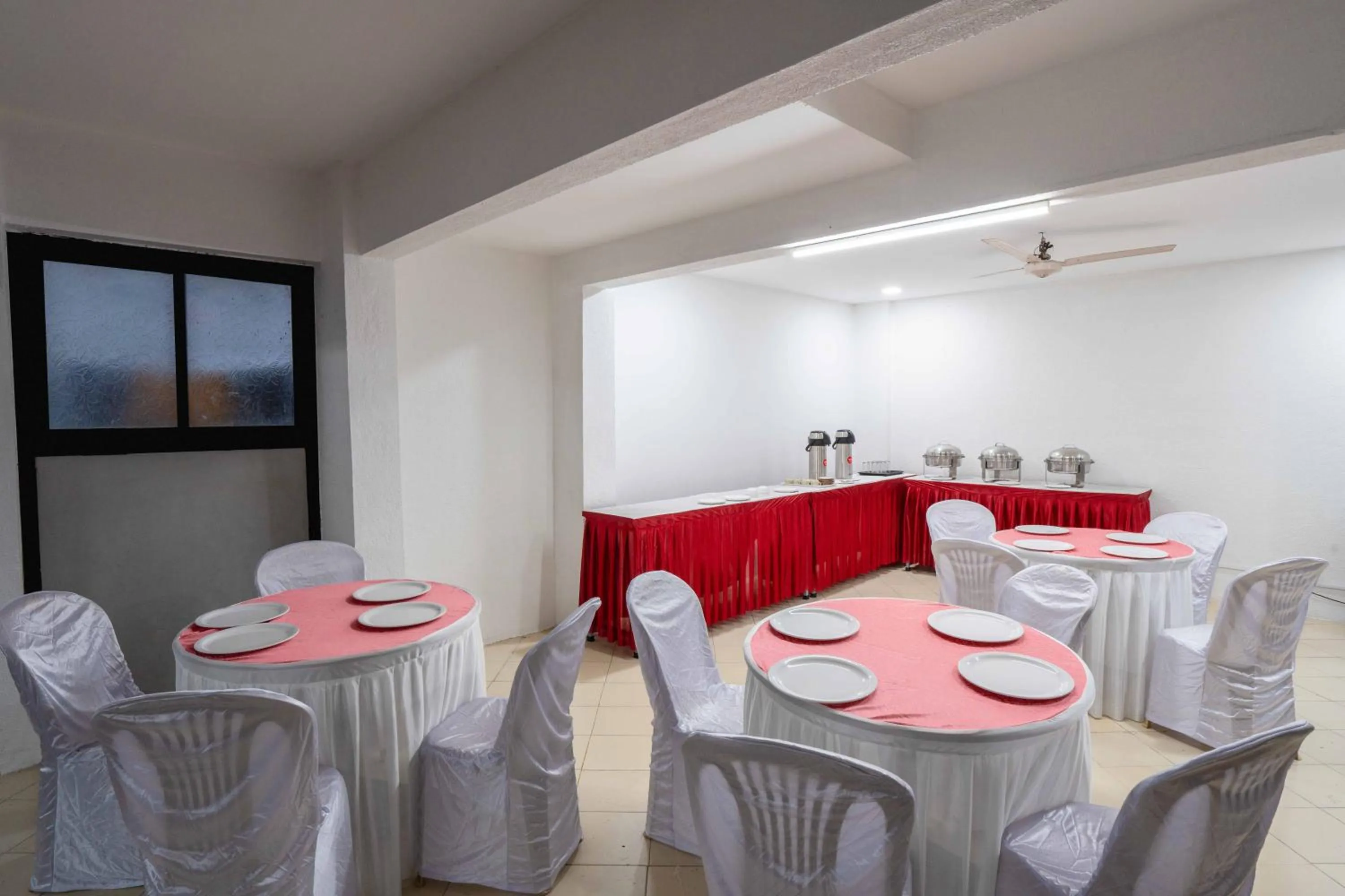 Dining area in Treebo Royal Comfort Atithi