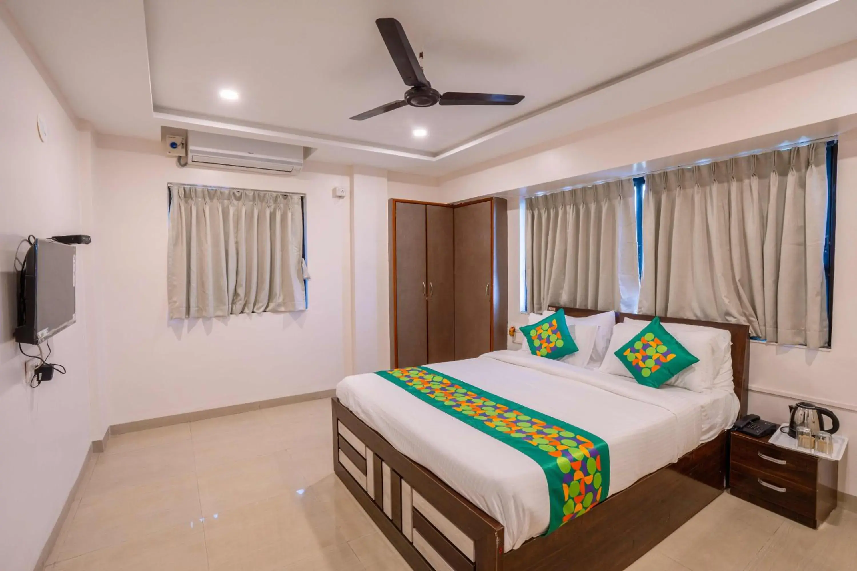 Bedroom, Bed in Treebo Royal Comfort Atithi Bedroom, Bed in Treebo Royal Comfort Atithi