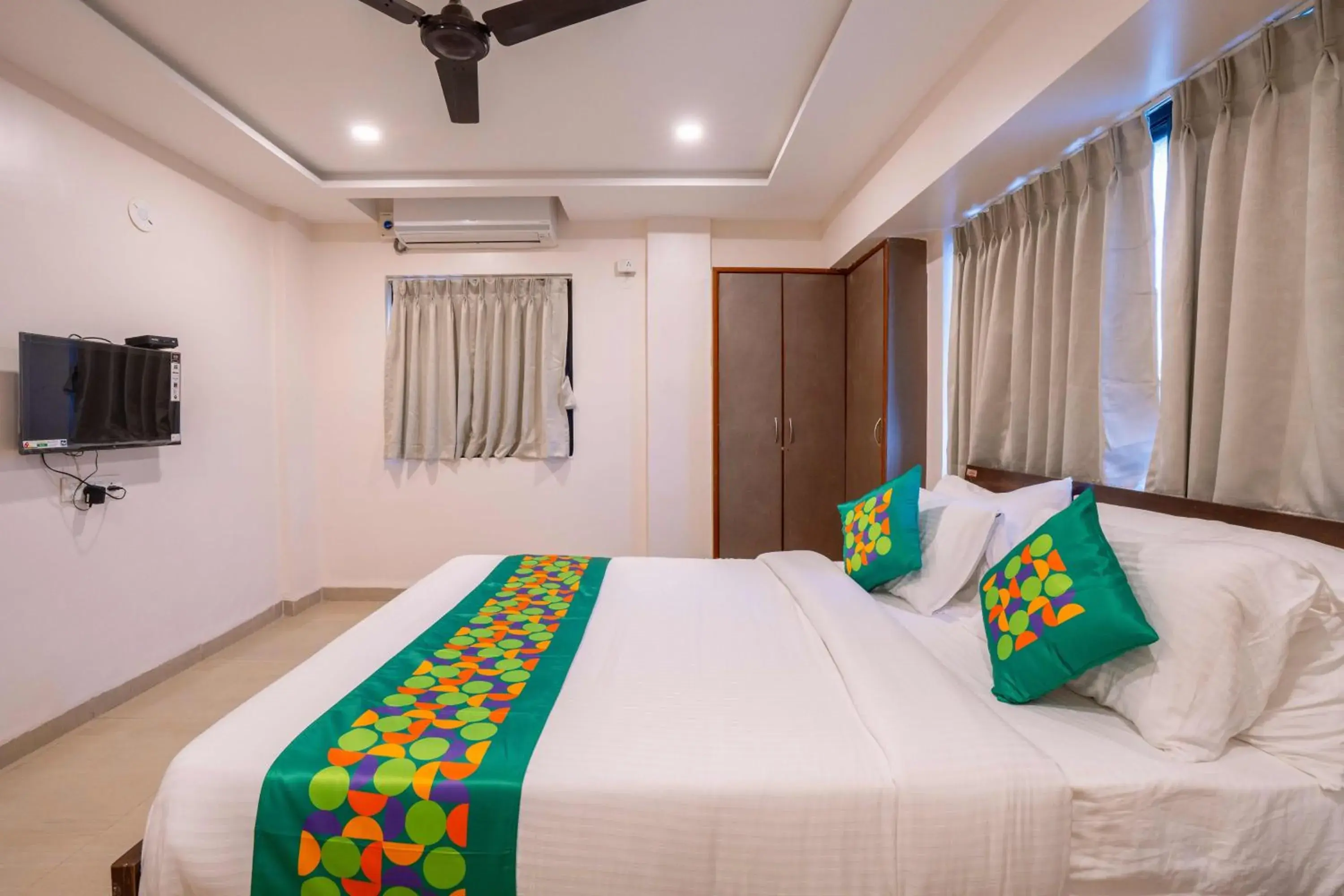 Bedroom, Bed in Treebo Royal Comfort Atithi Bedroom, Bed in Treebo Royal Comfort Atithi