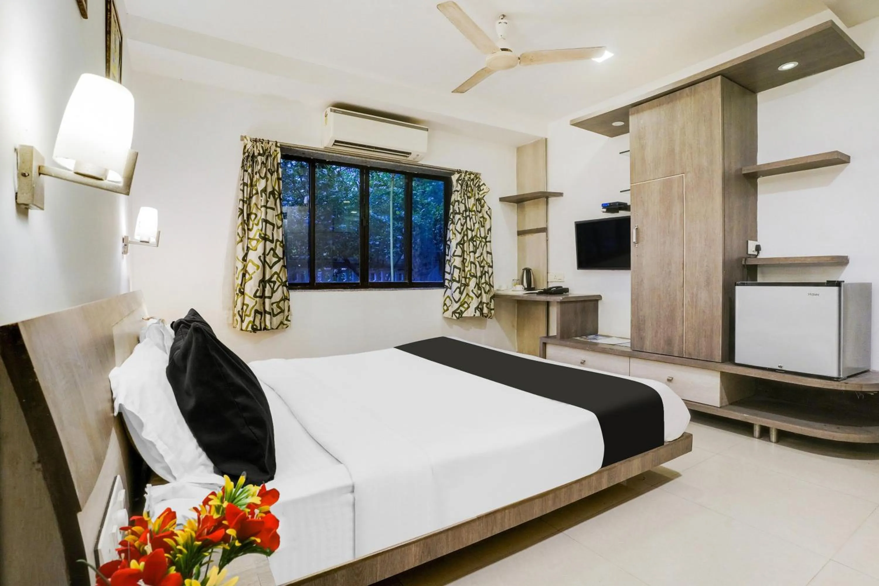 Bedroom, Bed in Townhouse Calangute - Baga Circle Formerly Park Avenue