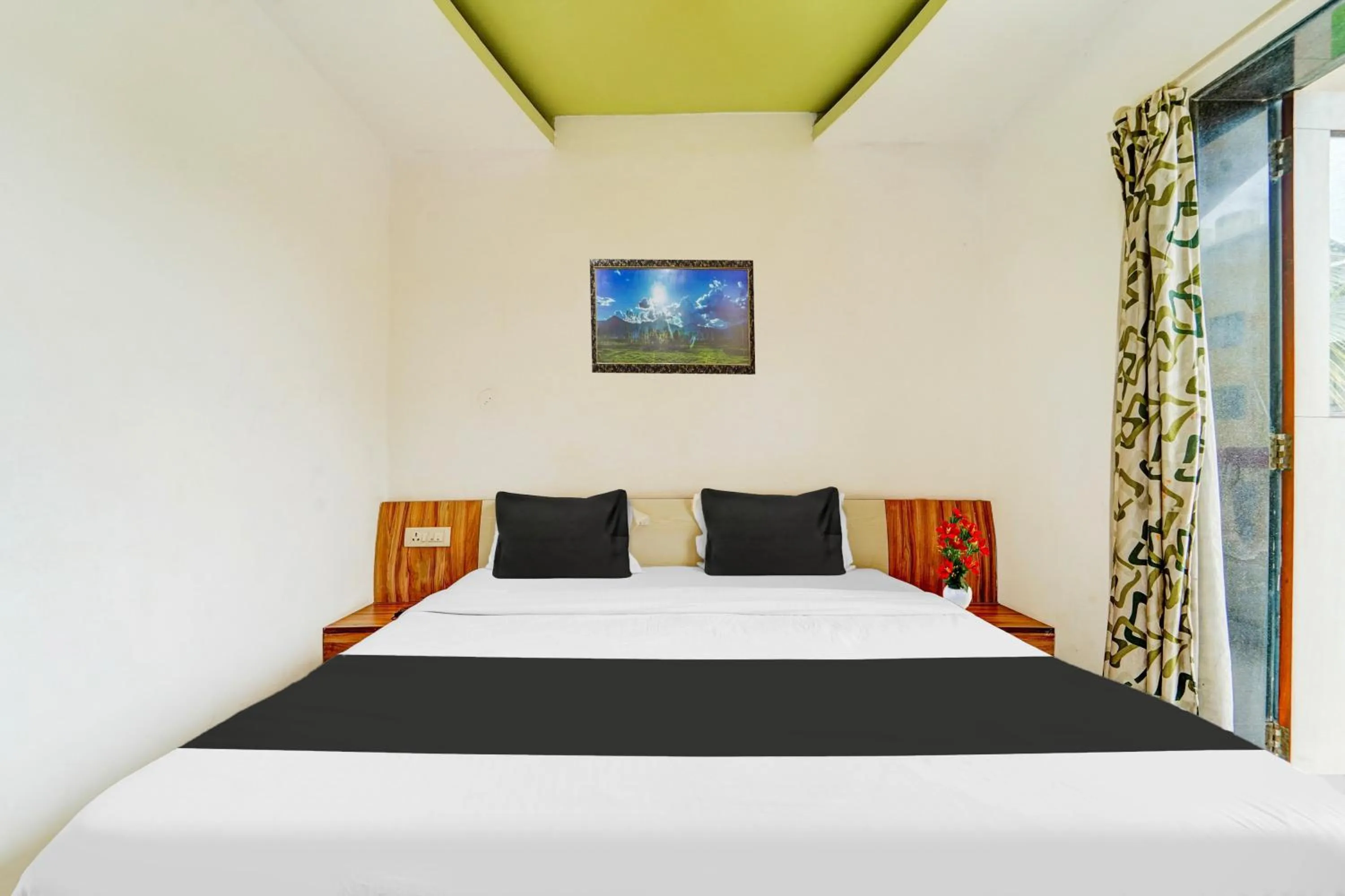 Bedroom, Bed in Townhouse Calangute - Baga Circle Formerly Park Avenue