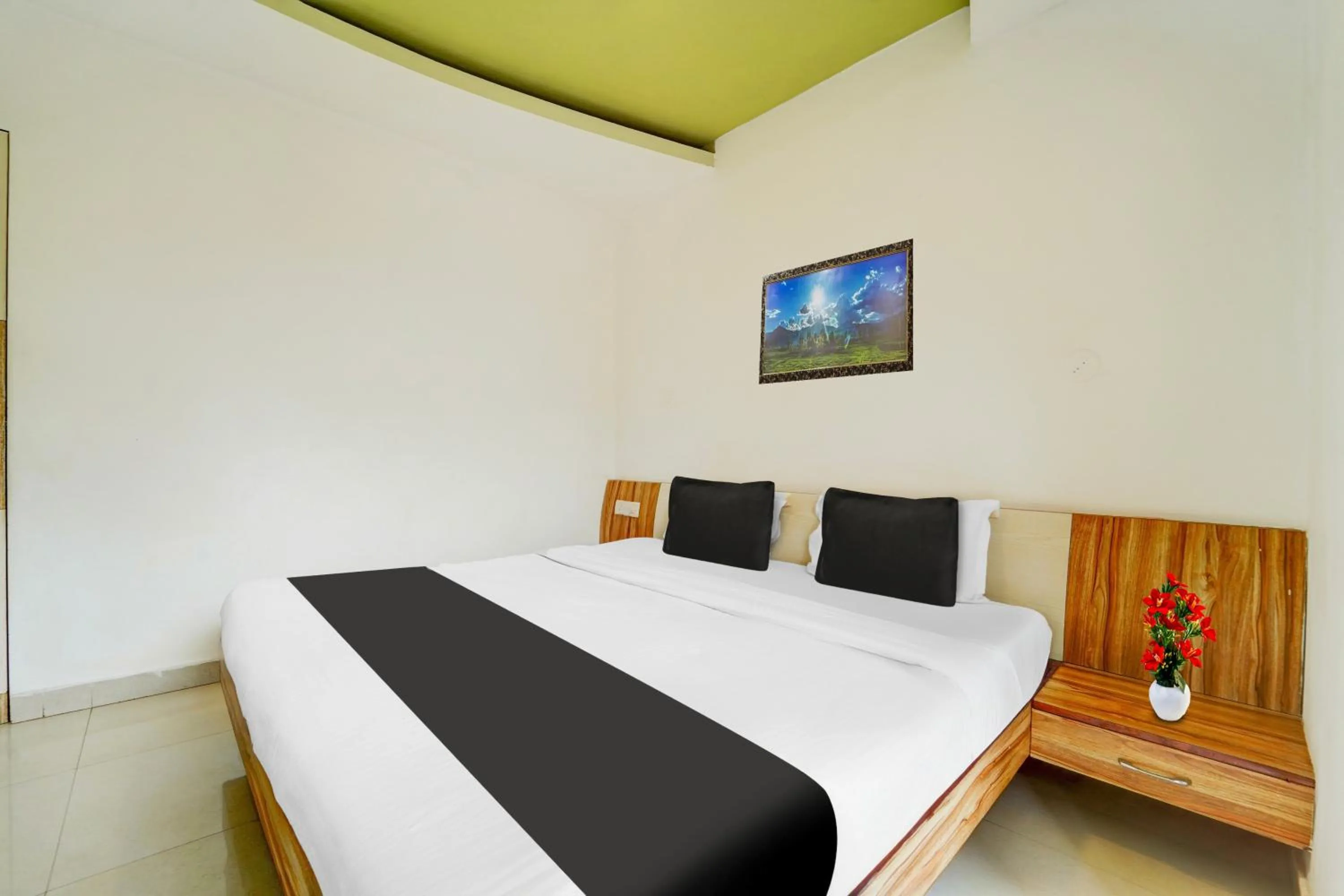 Bedroom, Bed in Townhouse Calangute - Baga Circle Formerly Park Avenue