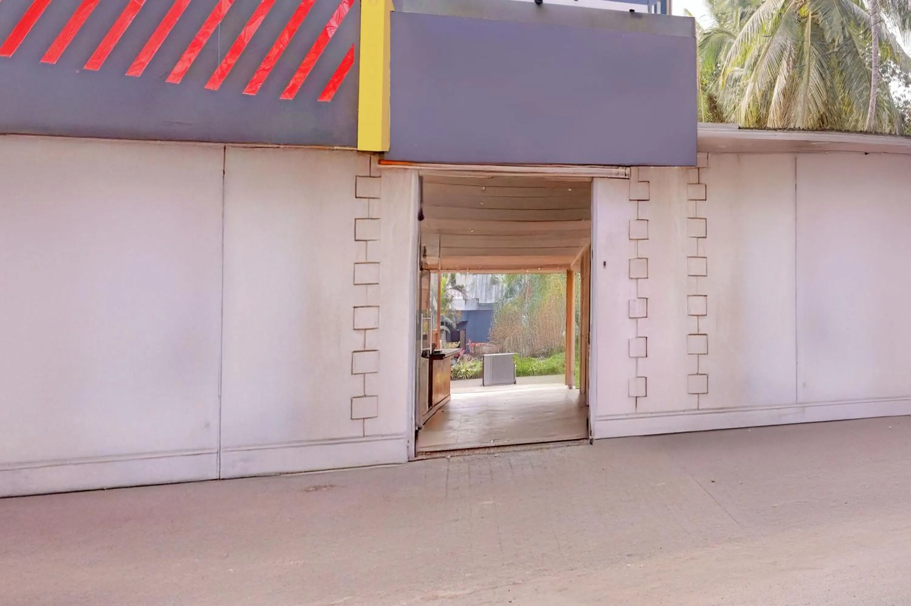 Facade/entrance in Townhouse Calangute - Baga Circle Formerly Park Avenue