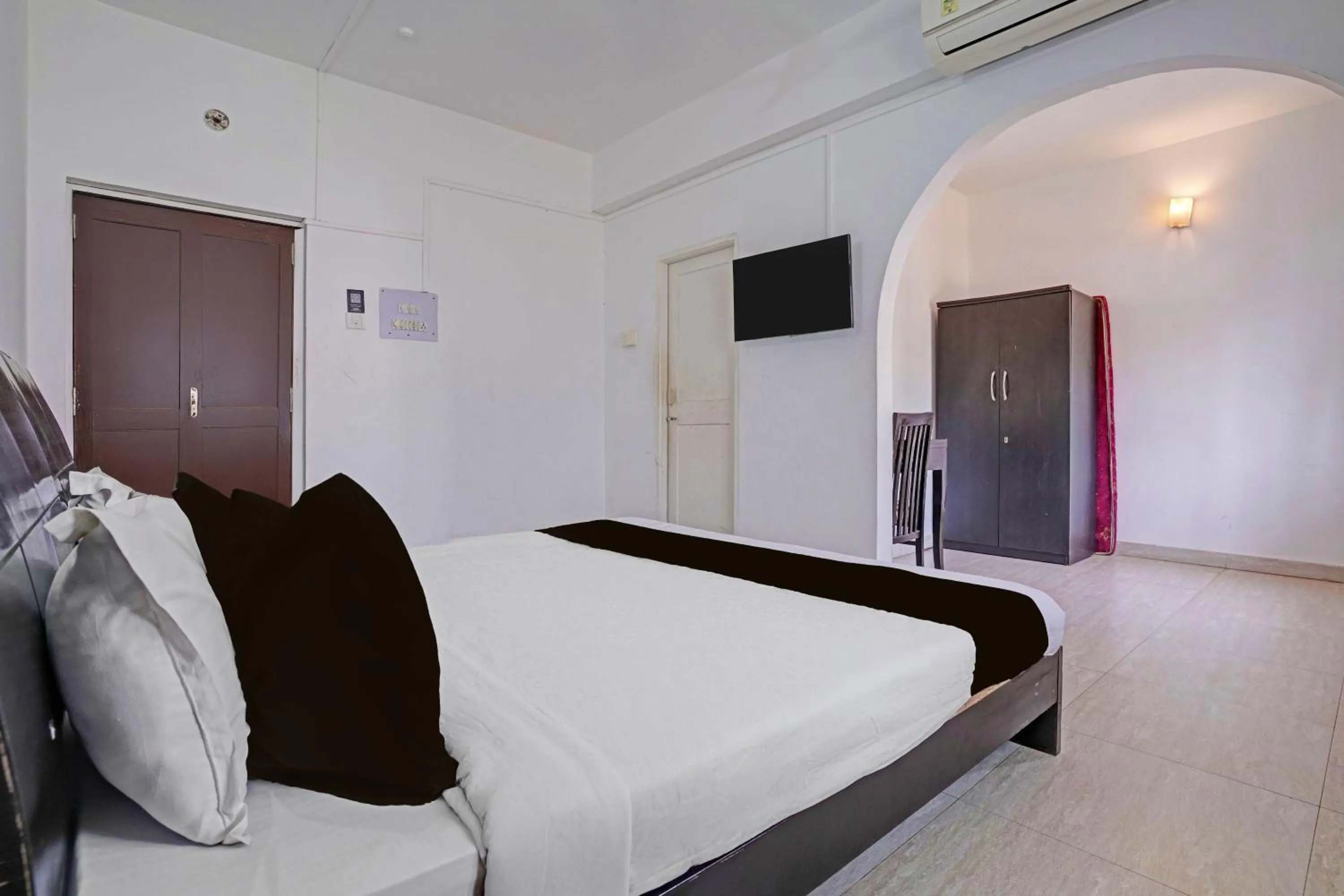 Bedroom, Bed in Townhouse Calangute - Baga Circle Formerly Park Avenue