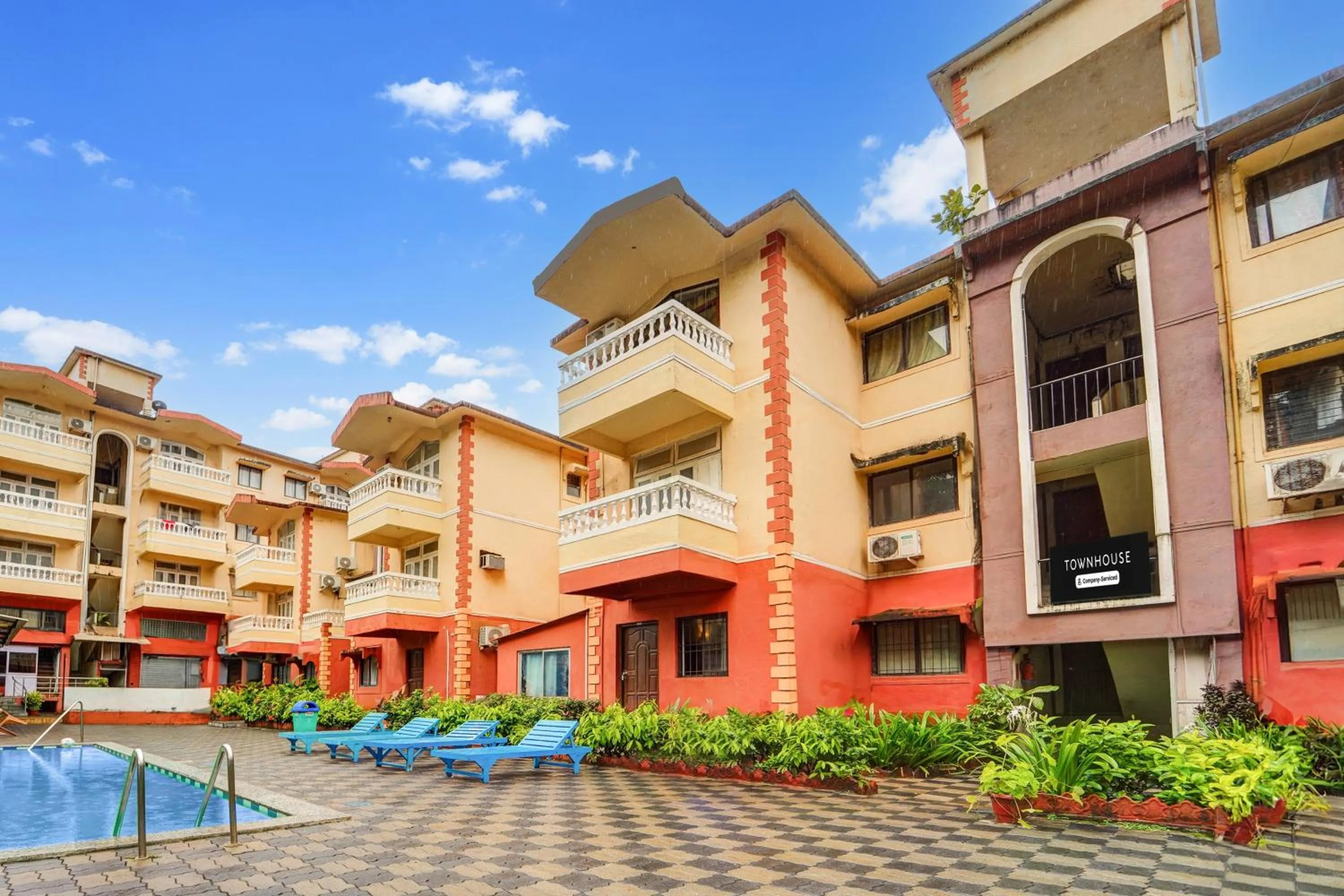 Facade/entrance in Townhouse Calangute - Baga Circle Formerly Park Avenue