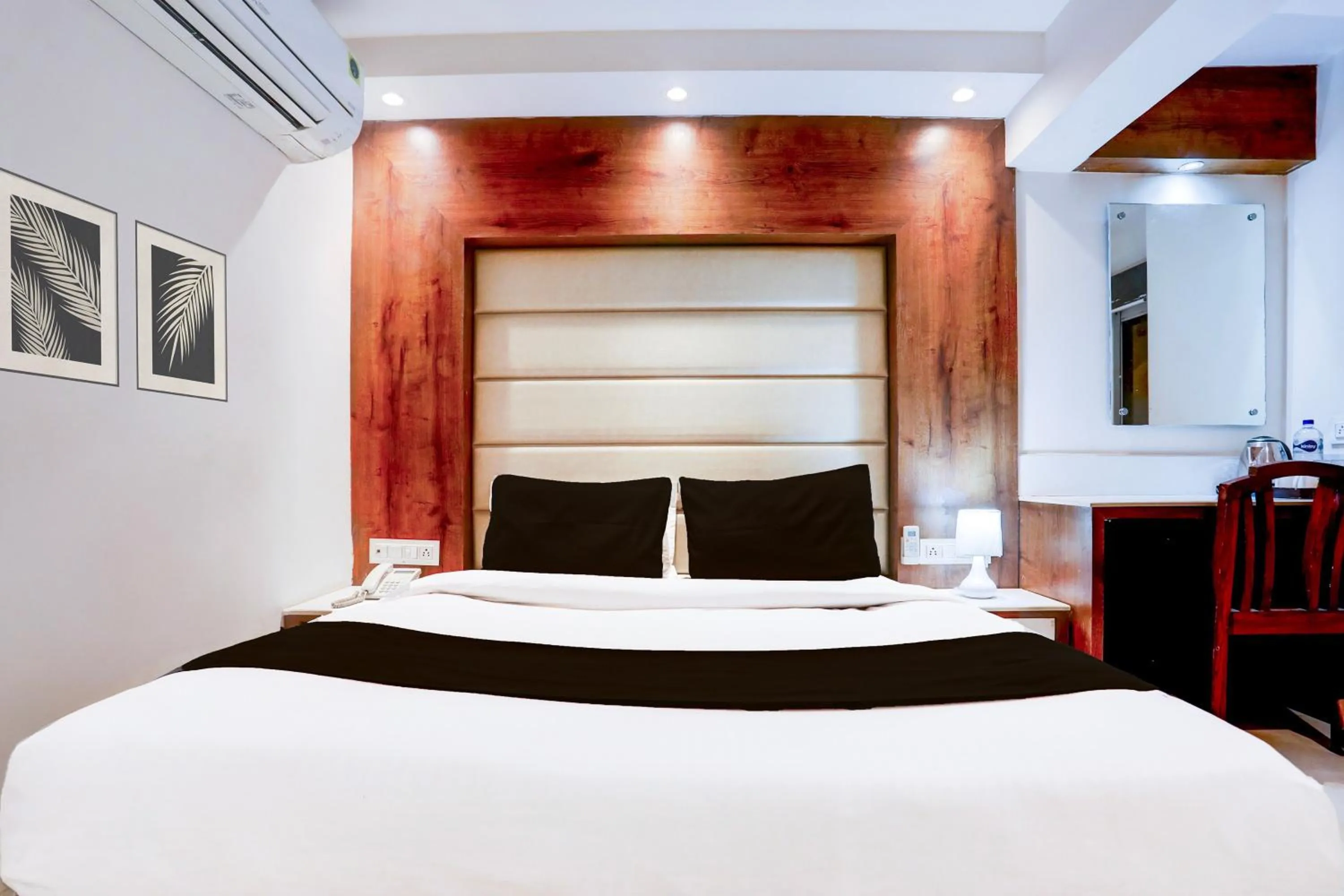 Bedroom, Bed in Super Townhouse Padav Square Gwalior Formerly Hotel Shelter
