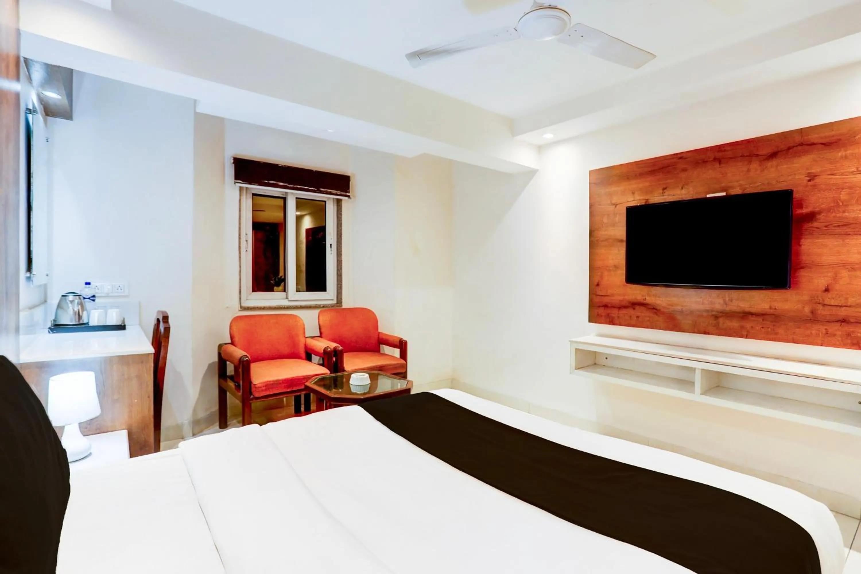 Bedroom, Bed in Super Townhouse Padav Square Gwalior Formerly Hotel Shelter