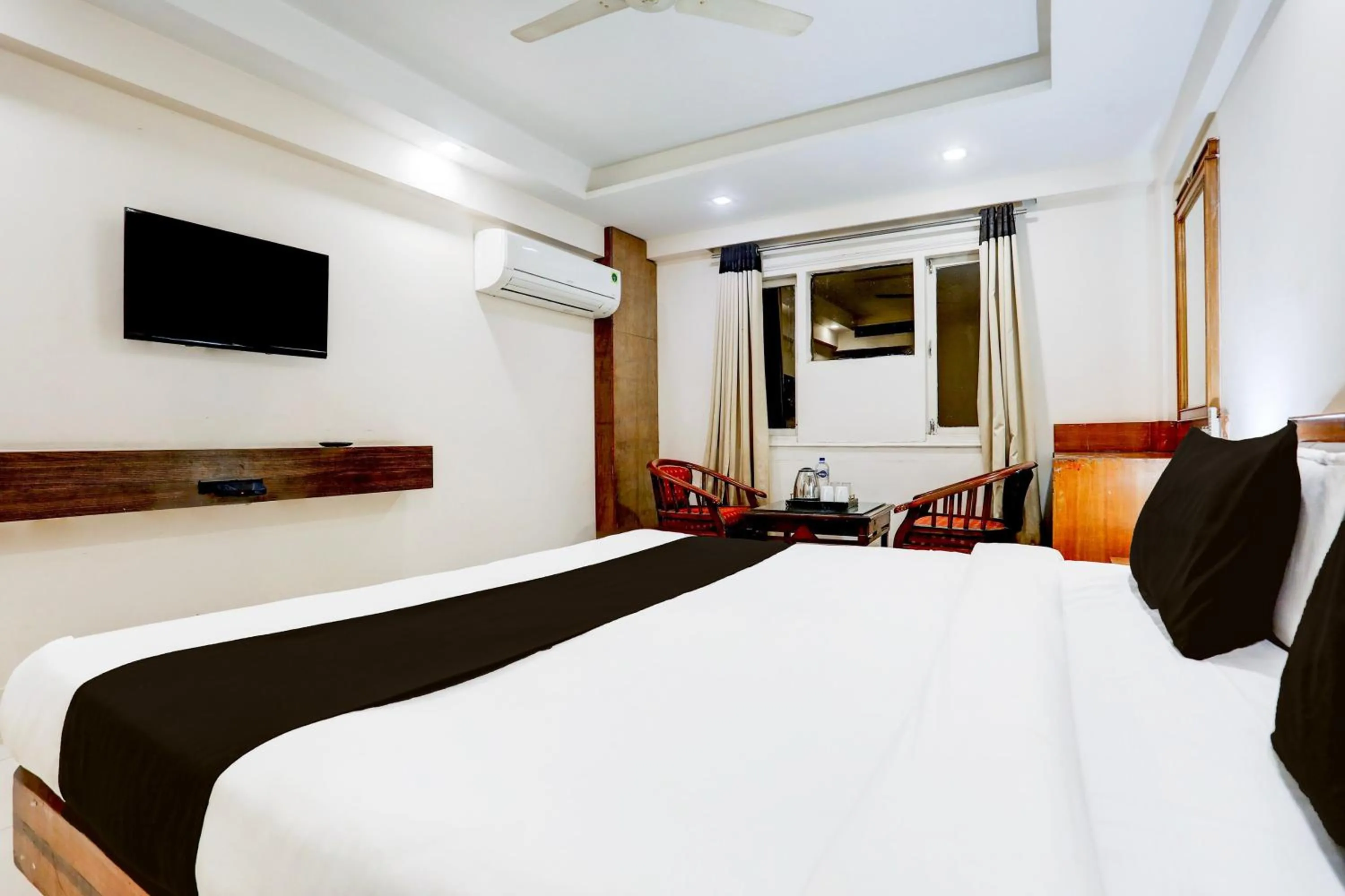 Bedroom, Bed in Super Townhouse Padav Square Gwalior Formerly Hotel Shelter