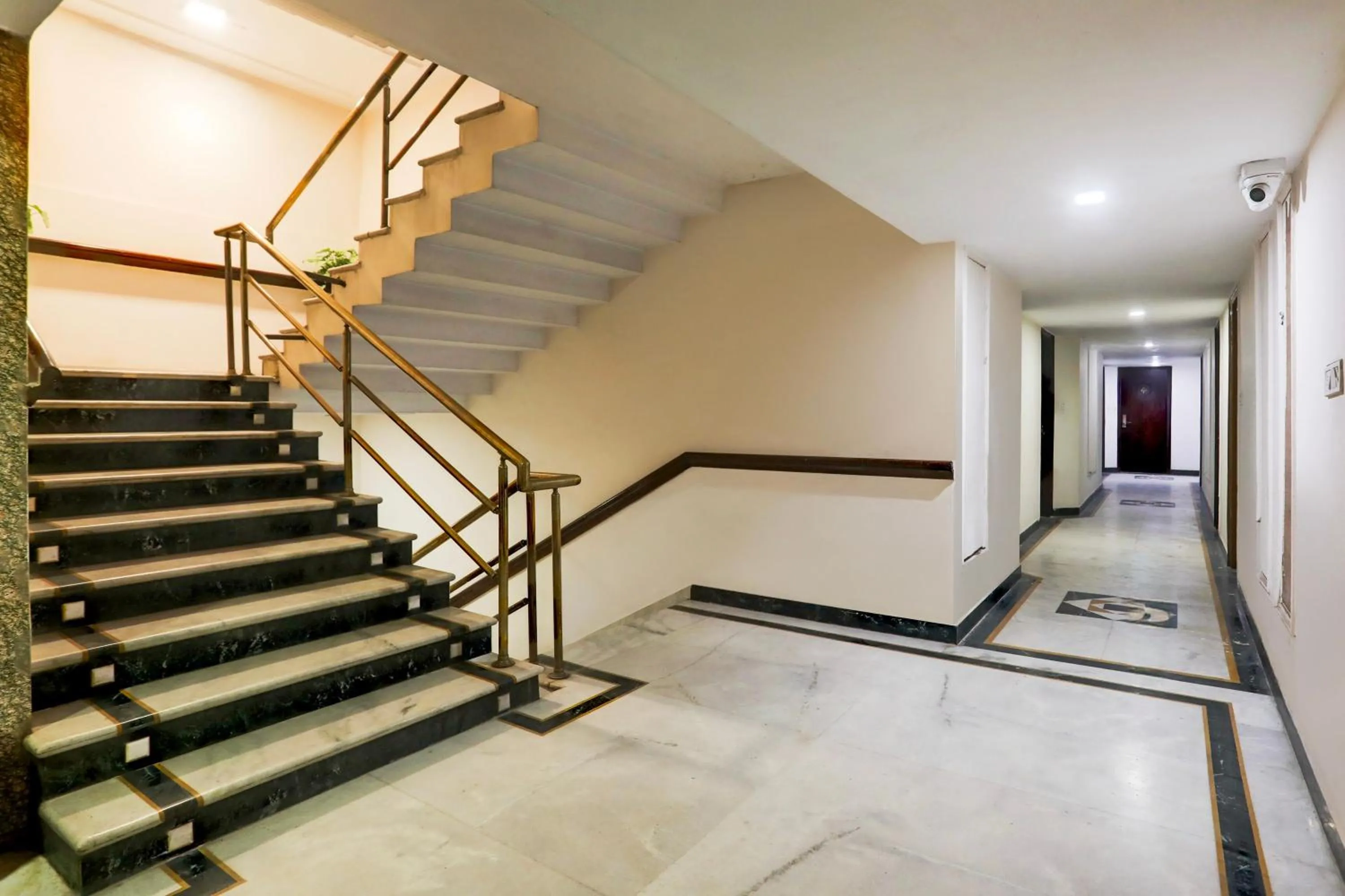 Lobby or reception in Super Townhouse Padav Square Gwalior Formerly Hotel Shelter