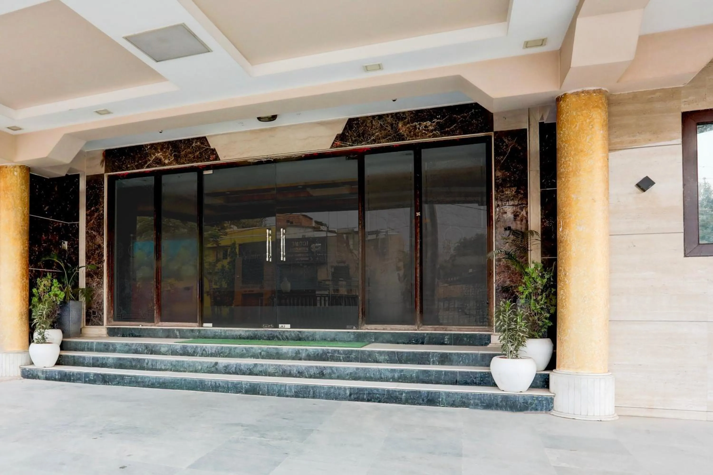 Facade/entrance in Super Townhouse Padav Square Gwalior Formerly Hotel Shelter