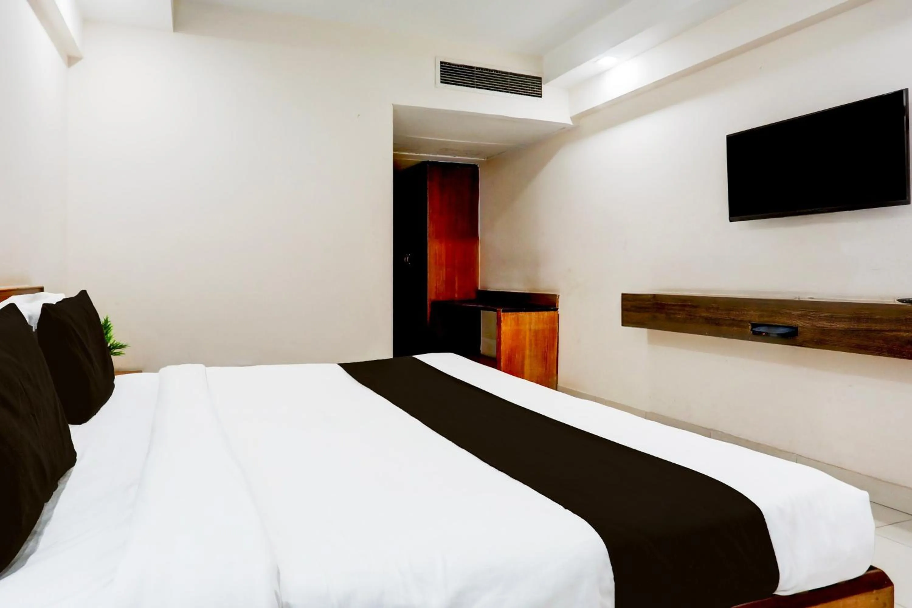 Bedroom, Bed in Super Townhouse Padav Square Gwalior Formerly Hotel Shelter