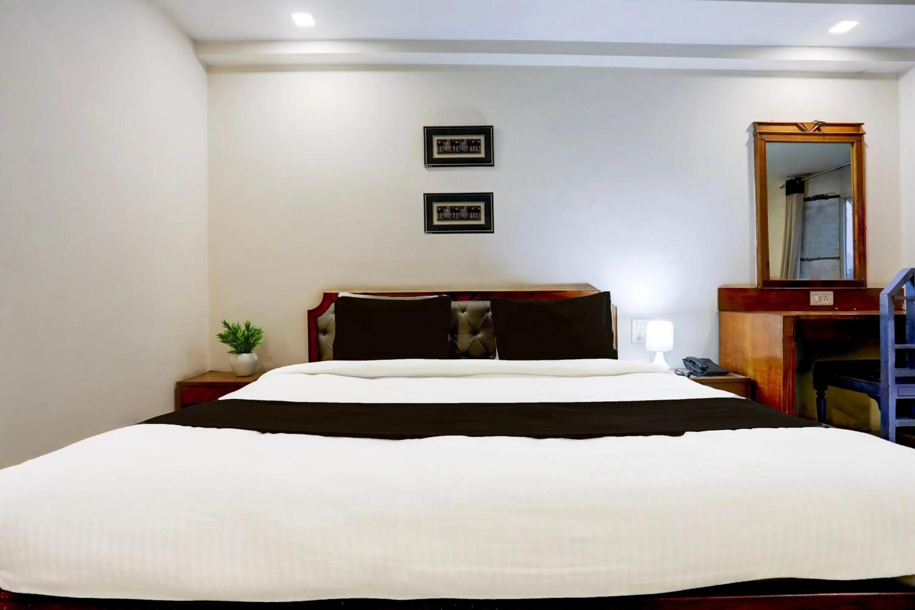 Bedroom, Bed in Super Townhouse Padav Square Gwalior Formerly Hotel Shelter