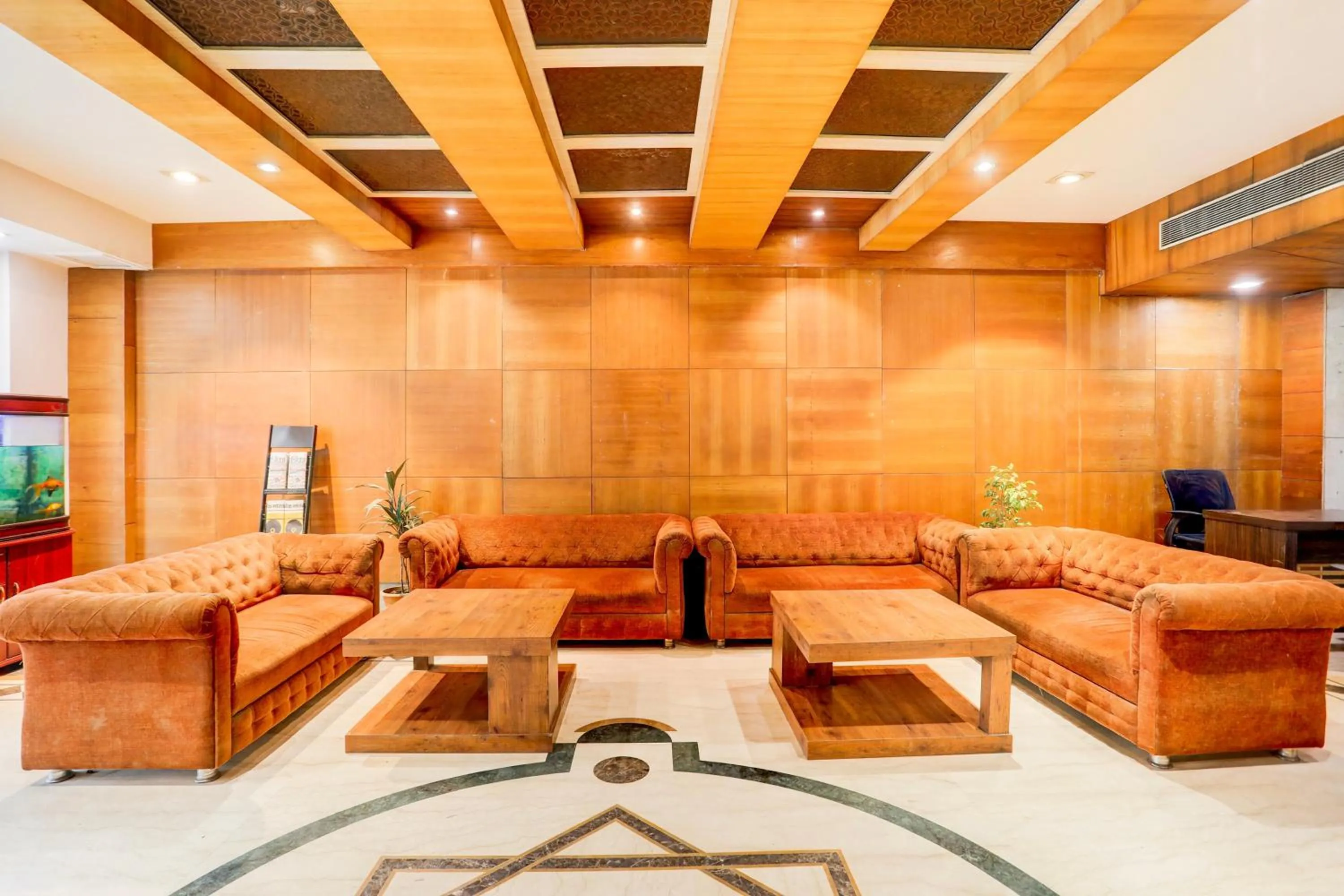 Lobby or reception in Super Townhouse Padav Square Gwalior Formerly Hotel Shelter