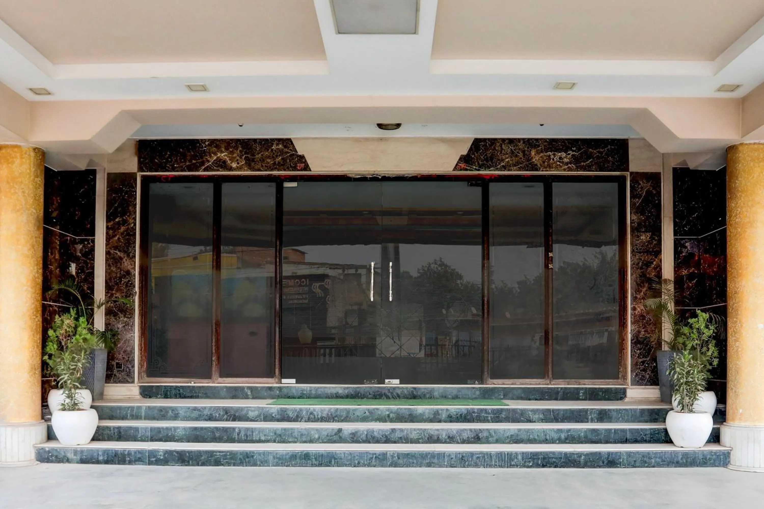 Facade/entrance in Super Townhouse Padav Square Gwalior Formerly Hotel Shelter