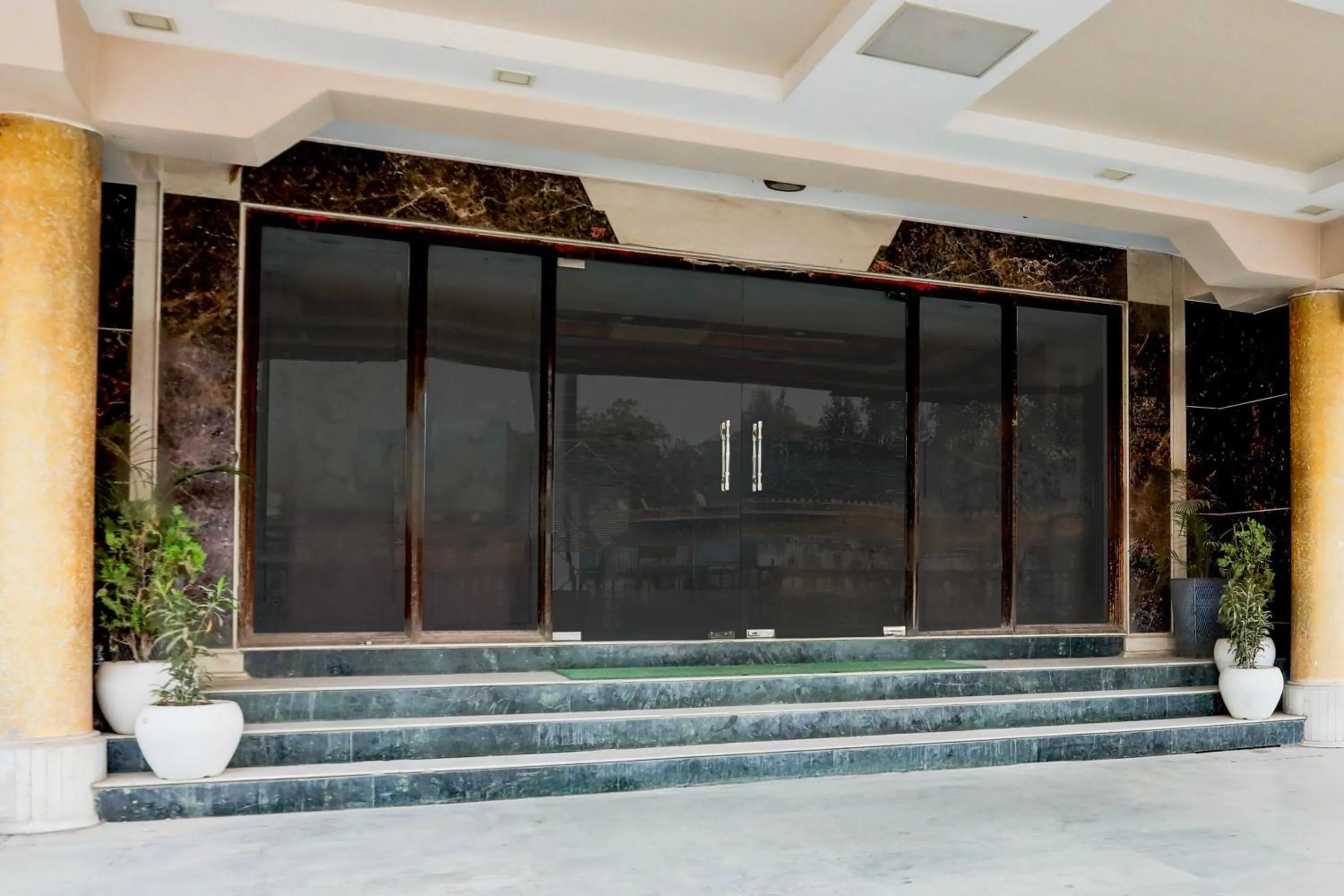 Facade/entrance in Super Townhouse Padav Square Gwalior Formerly Hotel Shelter