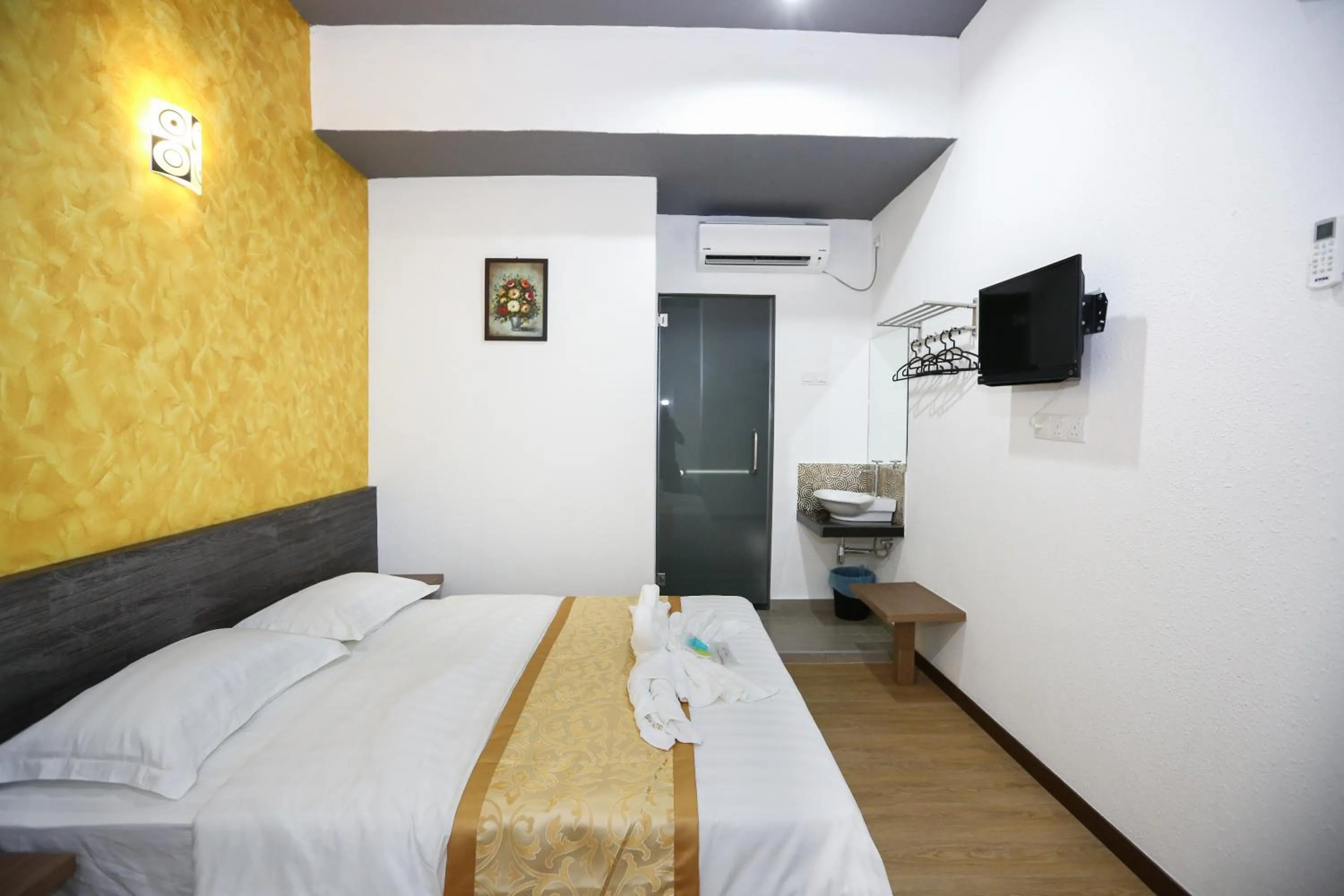 Bedroom, Bed in New Dawn Hotel Pontian Sdn Bhd