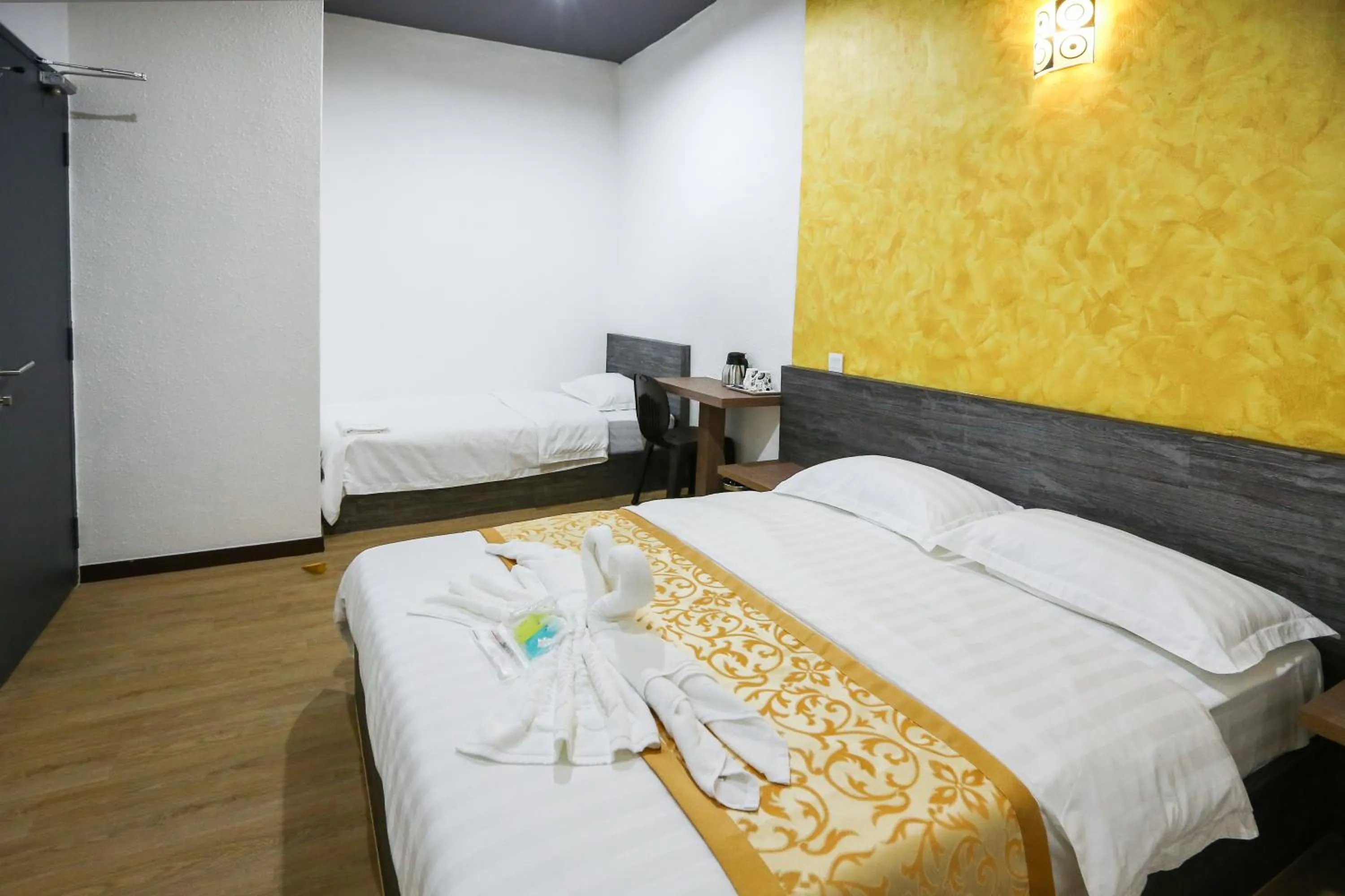 Bedroom, Bed in New Dawn Hotel Pontian Sdn Bhd