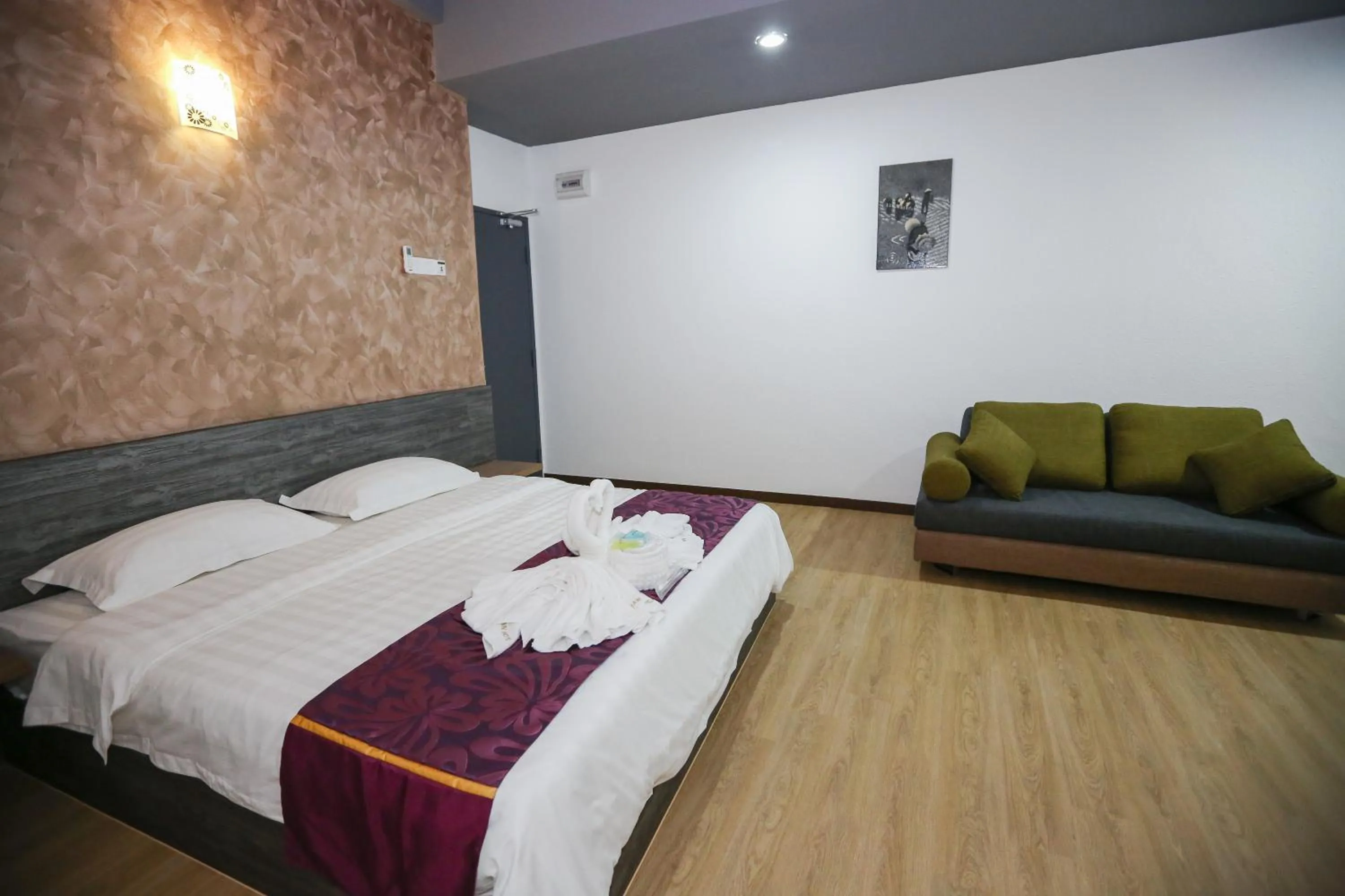 Bedroom, Bed in New Dawn Hotel Pontian Sdn Bhd
