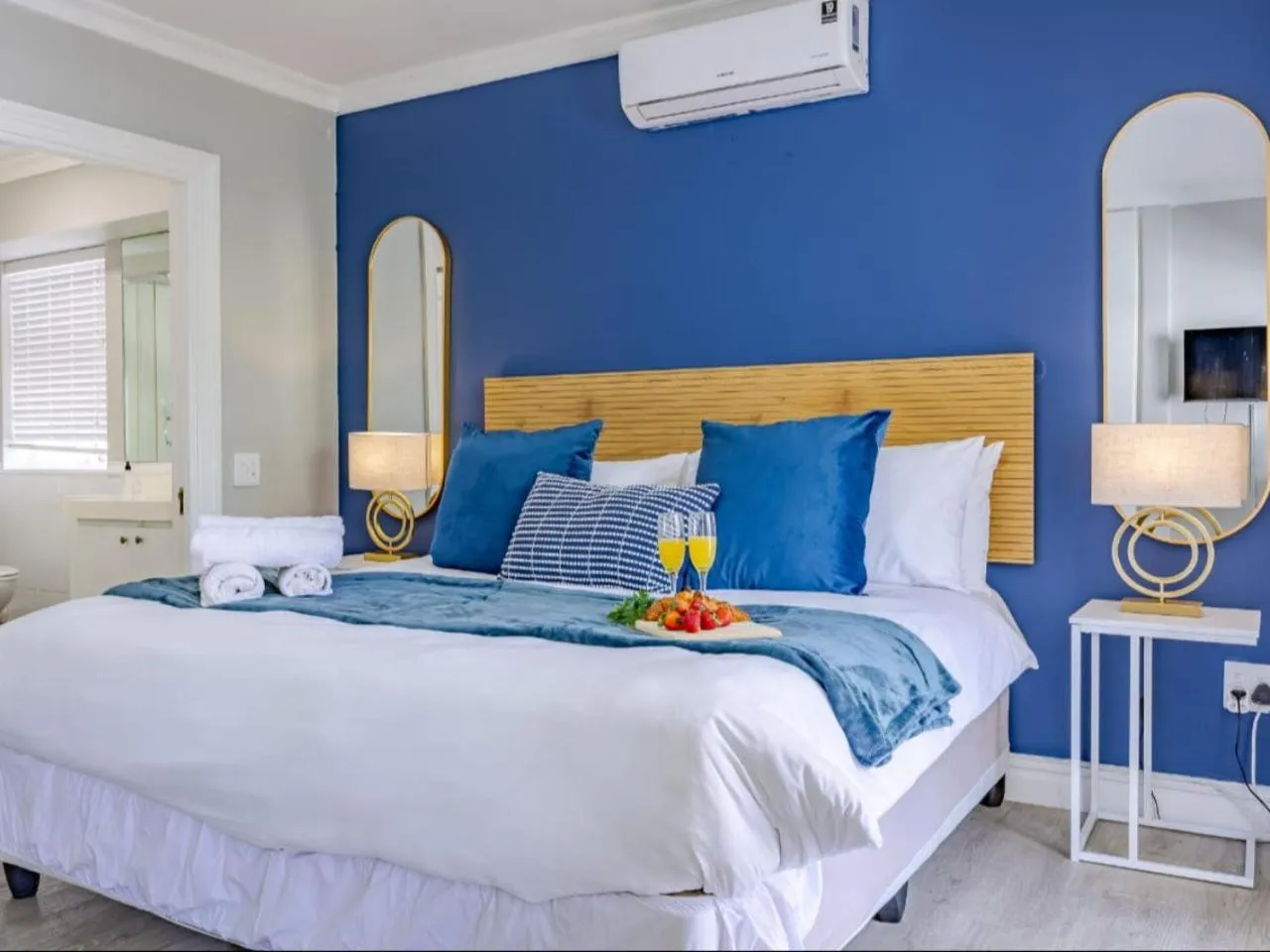 Photo of the whole room, Bed in Craigrownie Luxury Guest House