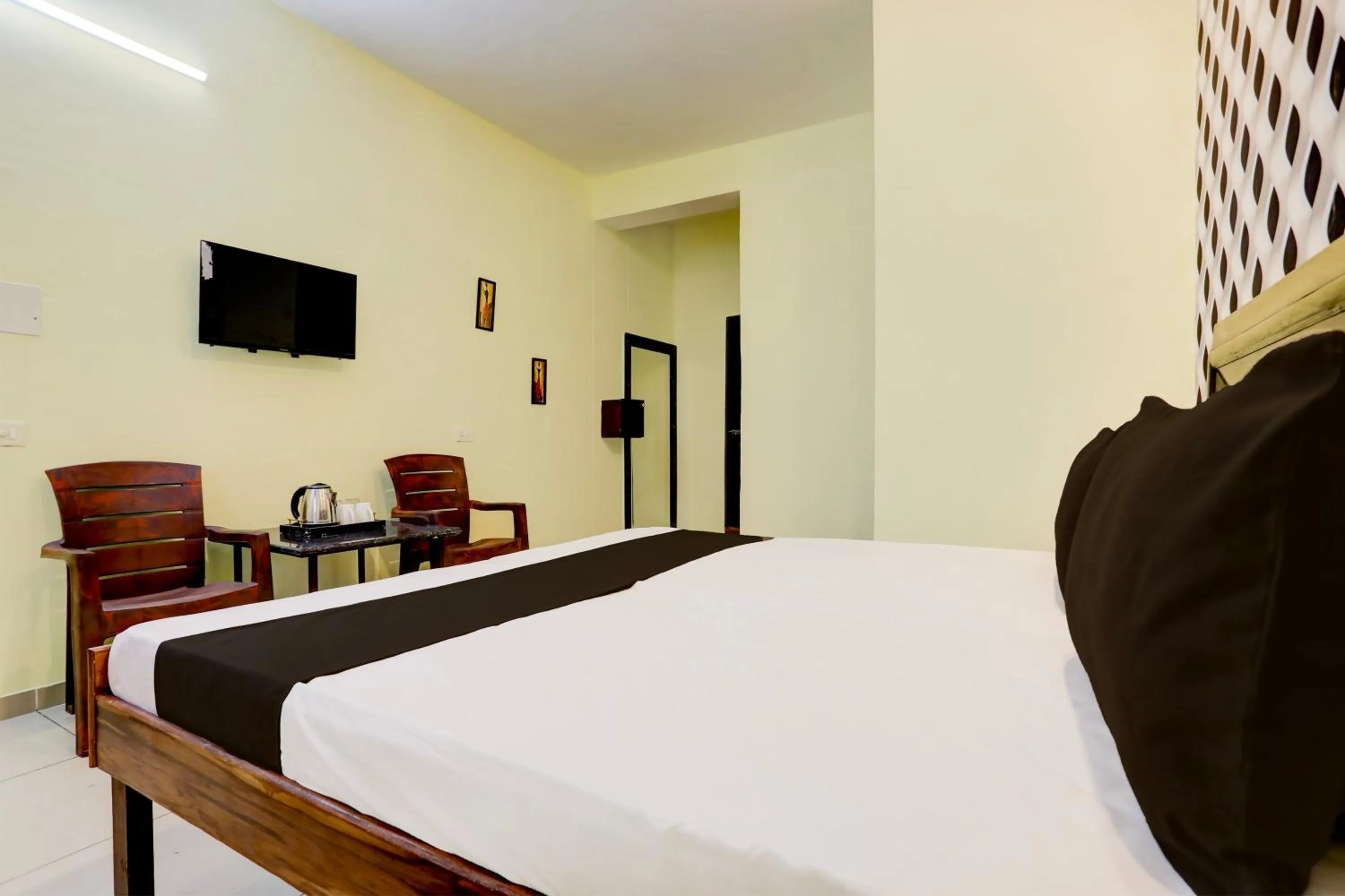 Bedroom, Bed in Hotel O HILL VIEW LUXURIOUS ROOMS