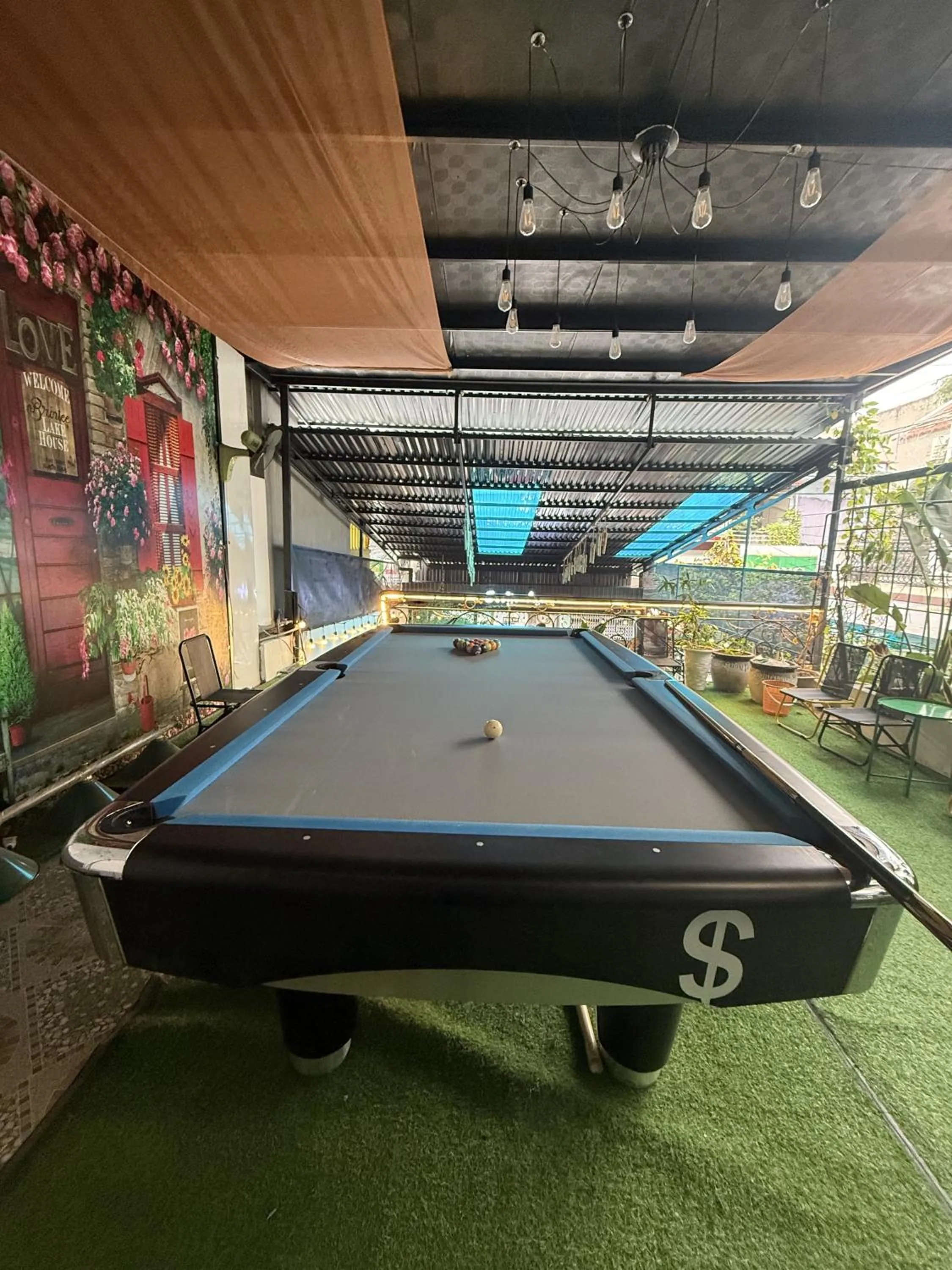 Billiard in MiChoc Homestay - Hostel