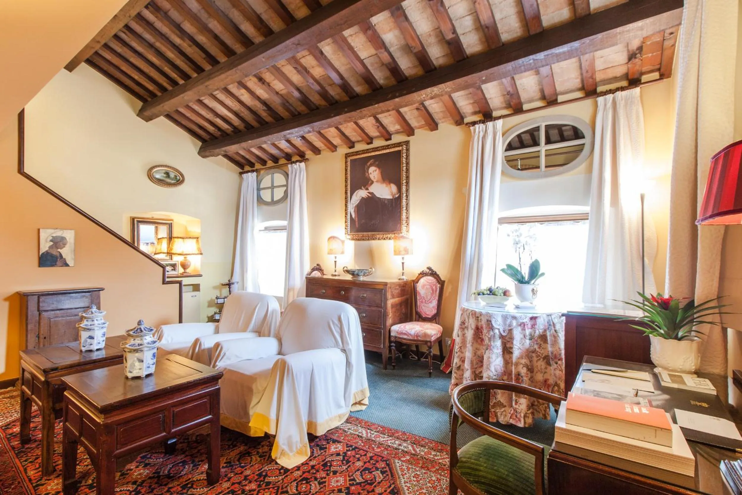 Photo of the whole room in Villa Abbazia Relais & Chateaux